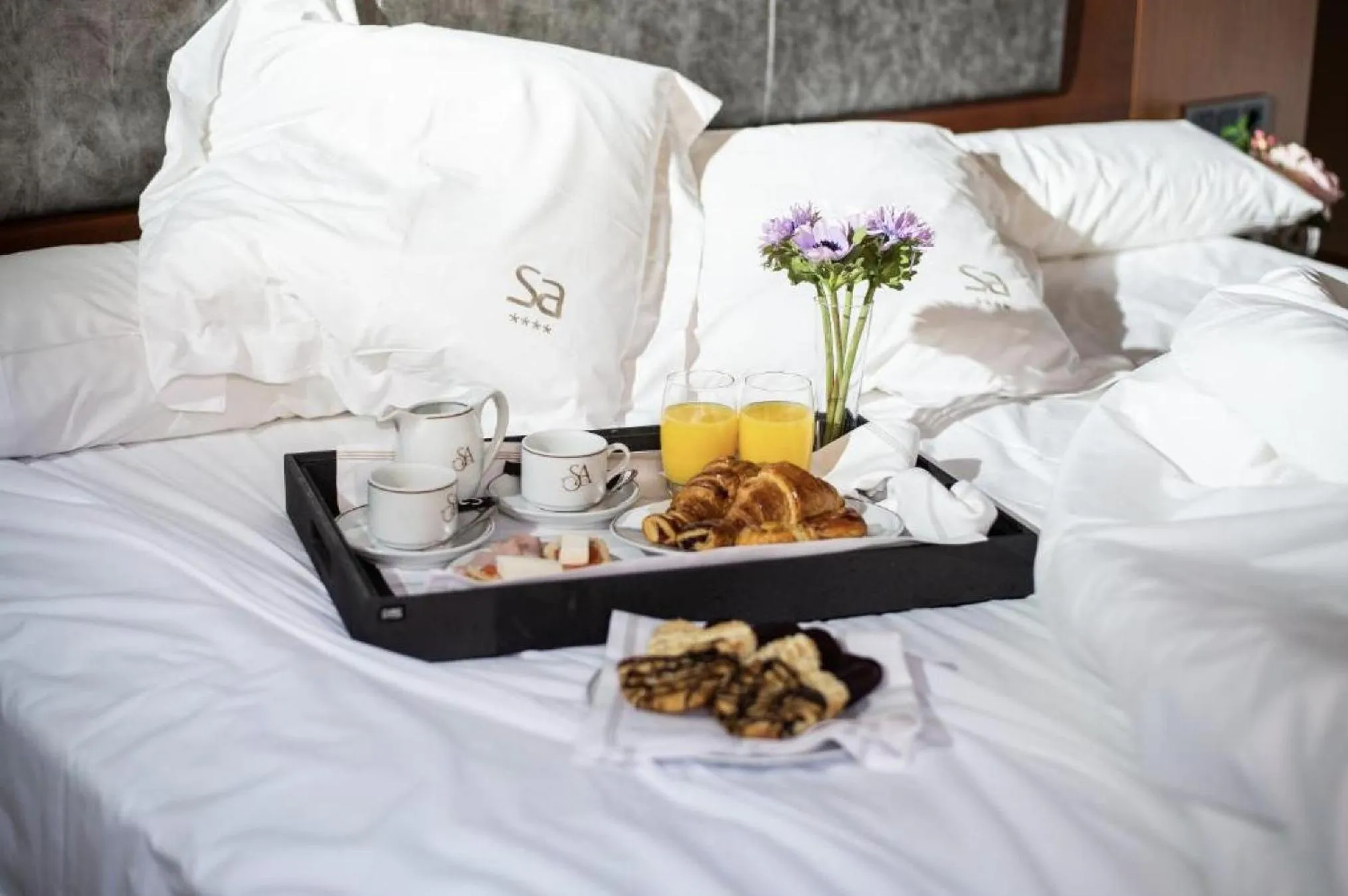 Breakfast, Bed in Hotel Sancho Abarca Petit SPA