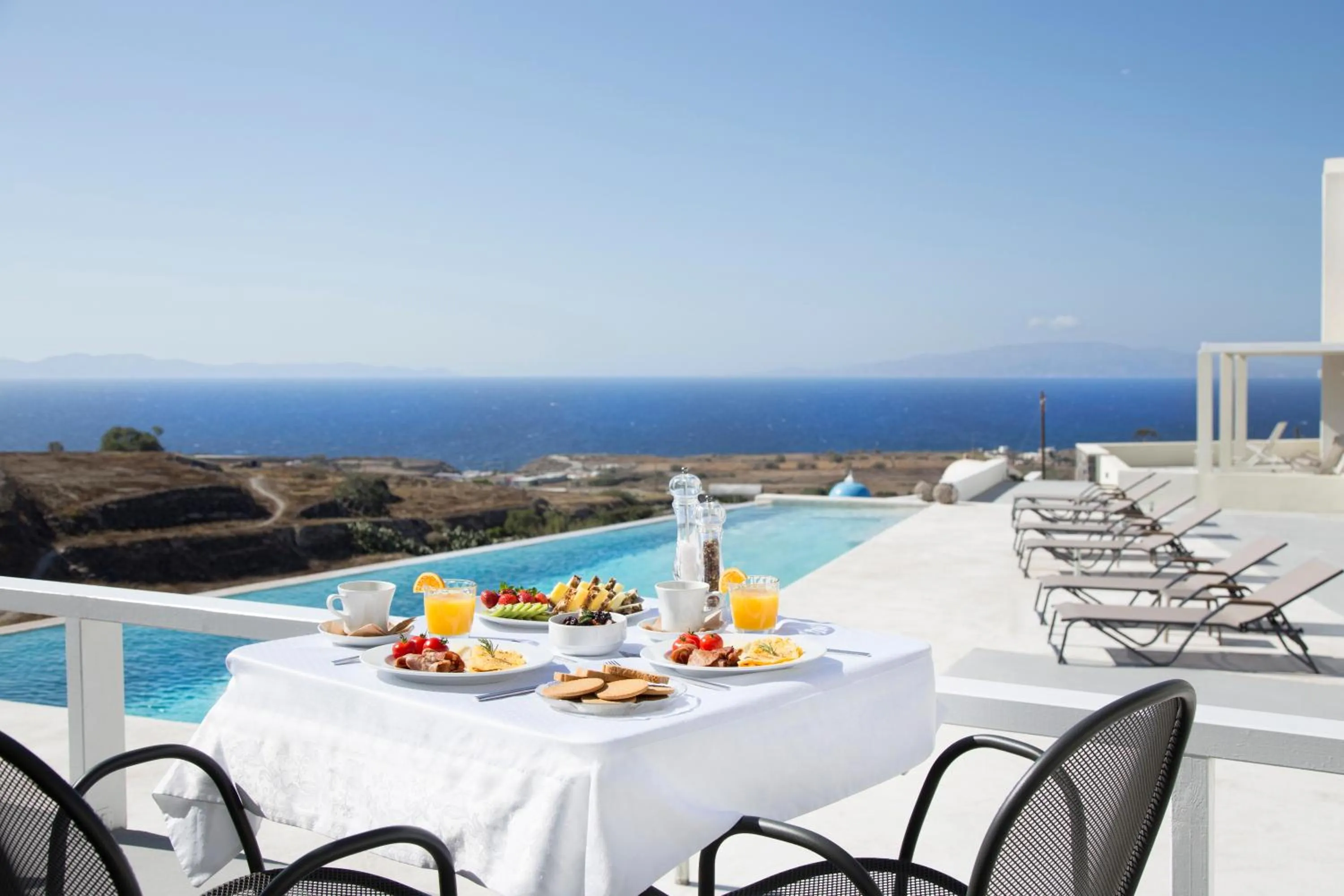 Buffet breakfast in Aplai Dome