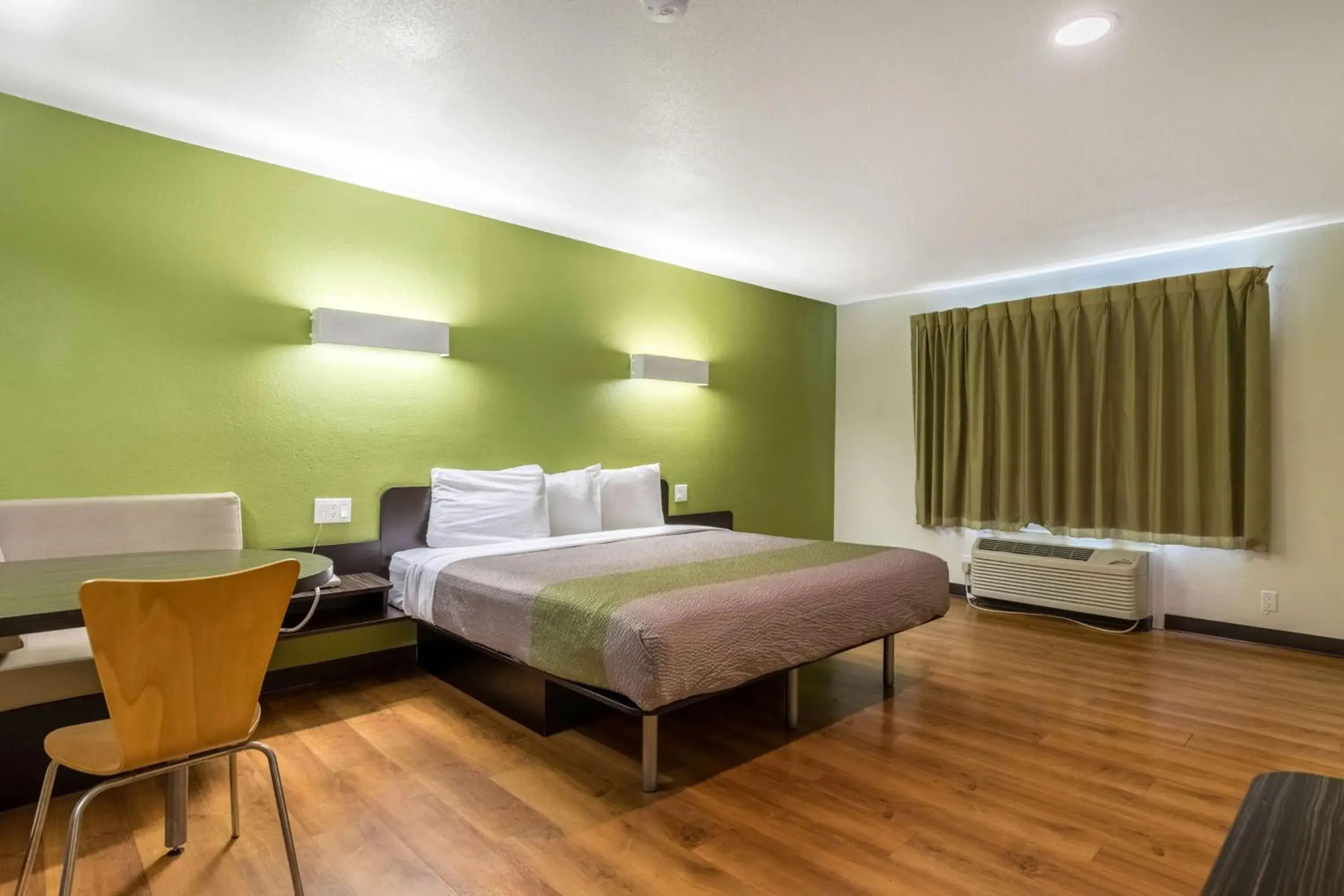 King Room - single occupancy - Non-Smoking in Motel 6-Redlands, CA King Room - single occupancy - Non-Smoking in Motel 6-Redlands, CA