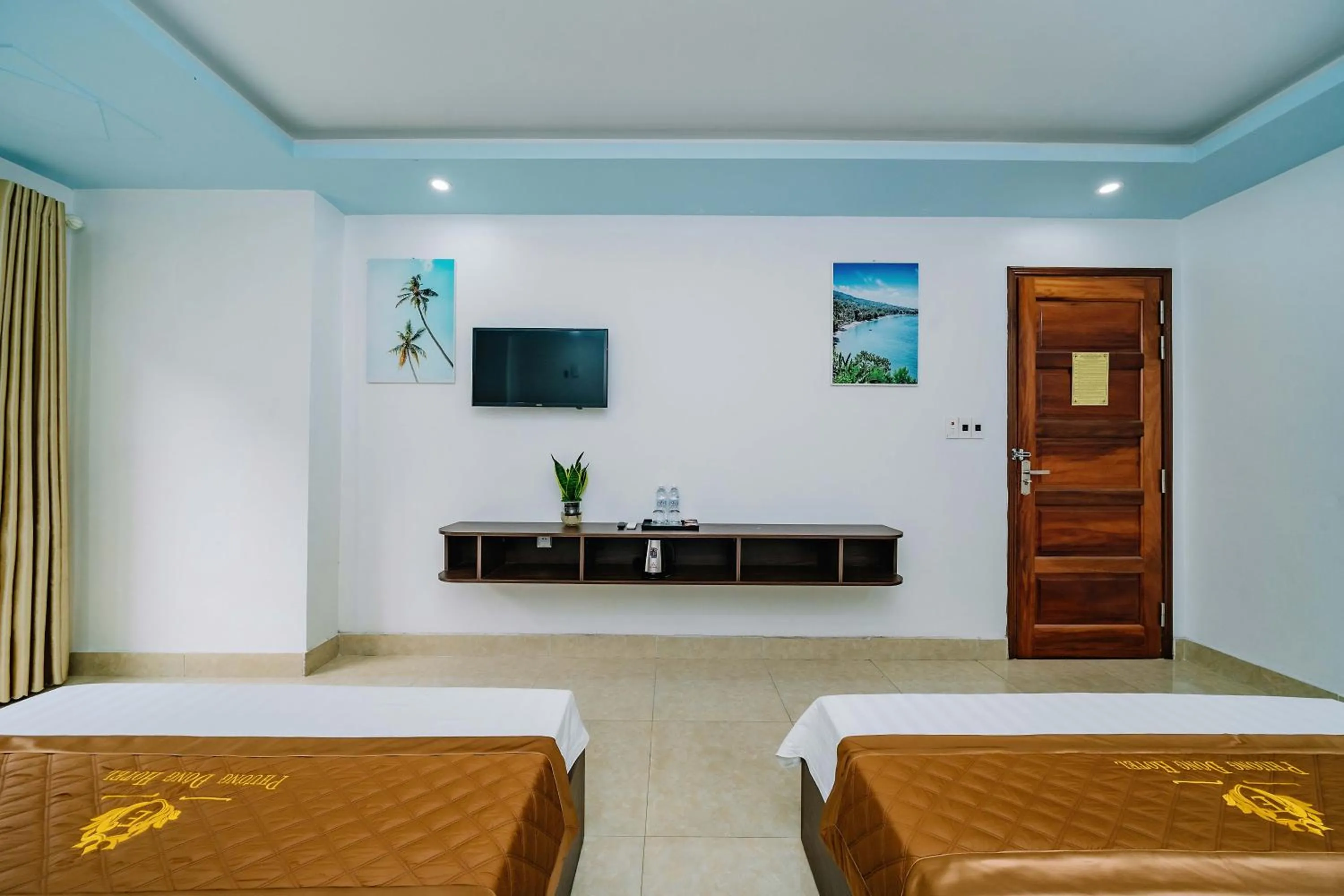 TV and multimedia in Phuong Dong Hotel