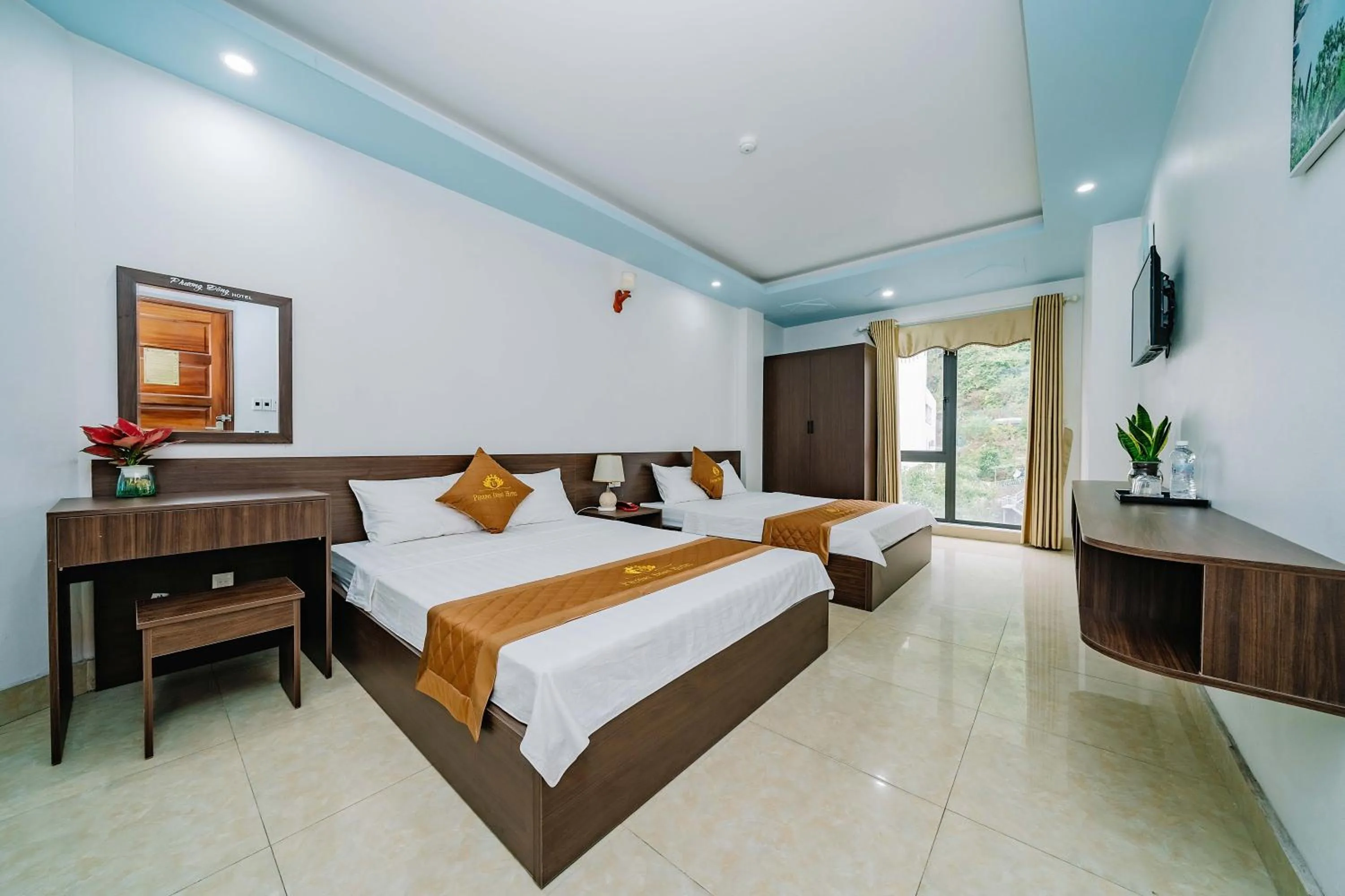 Photo of the whole room in Phuong Dong Hotel