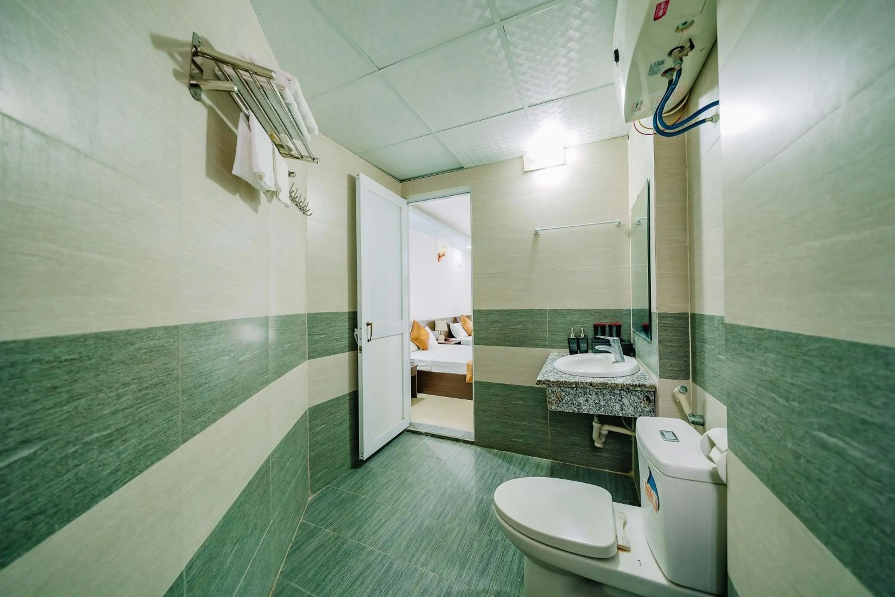 Shower in Phuong Dong Hotel