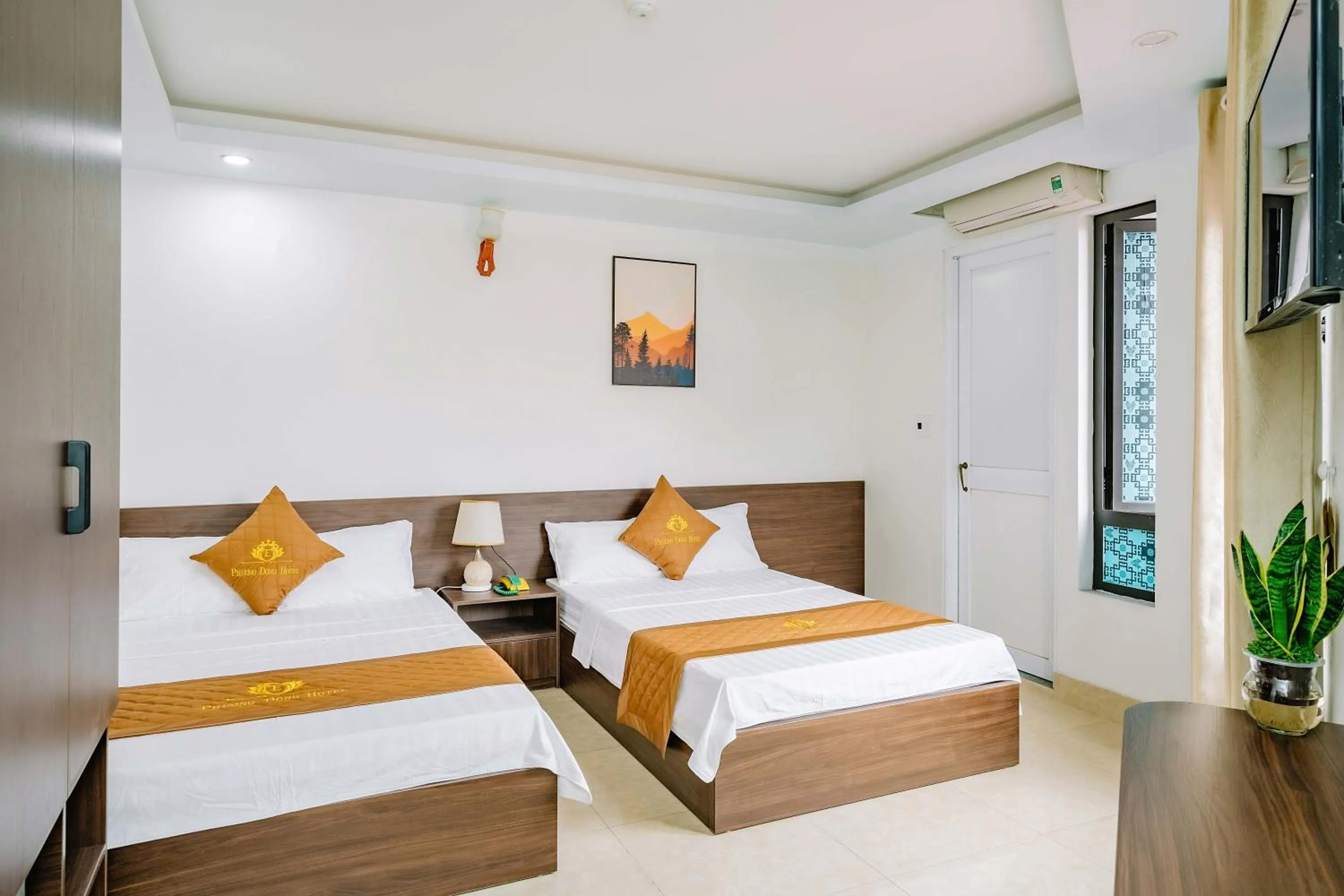 Photo of the whole room in Phuong Dong Hotel