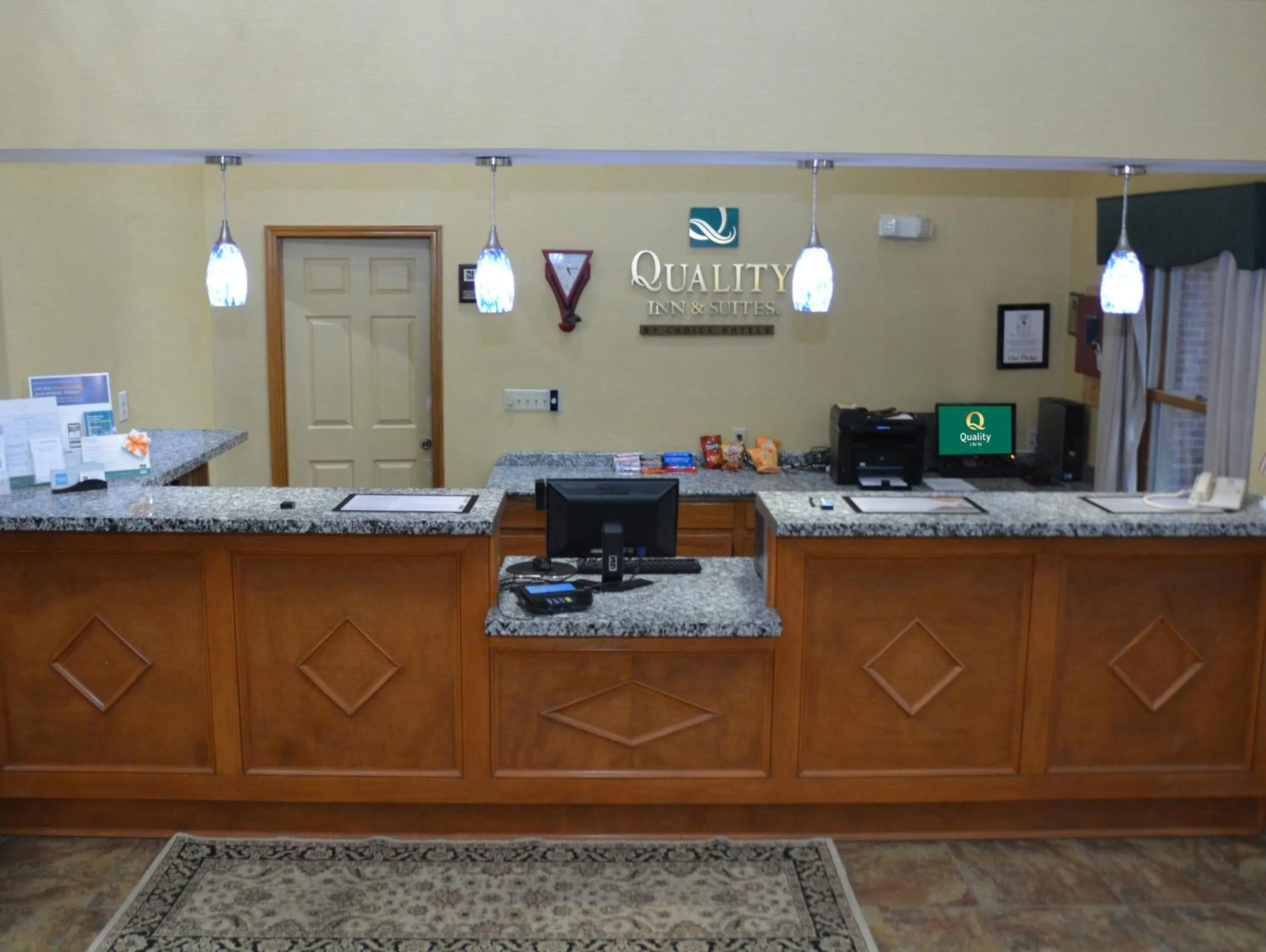 Lobby or reception in Quality Inn & Suites Dublin