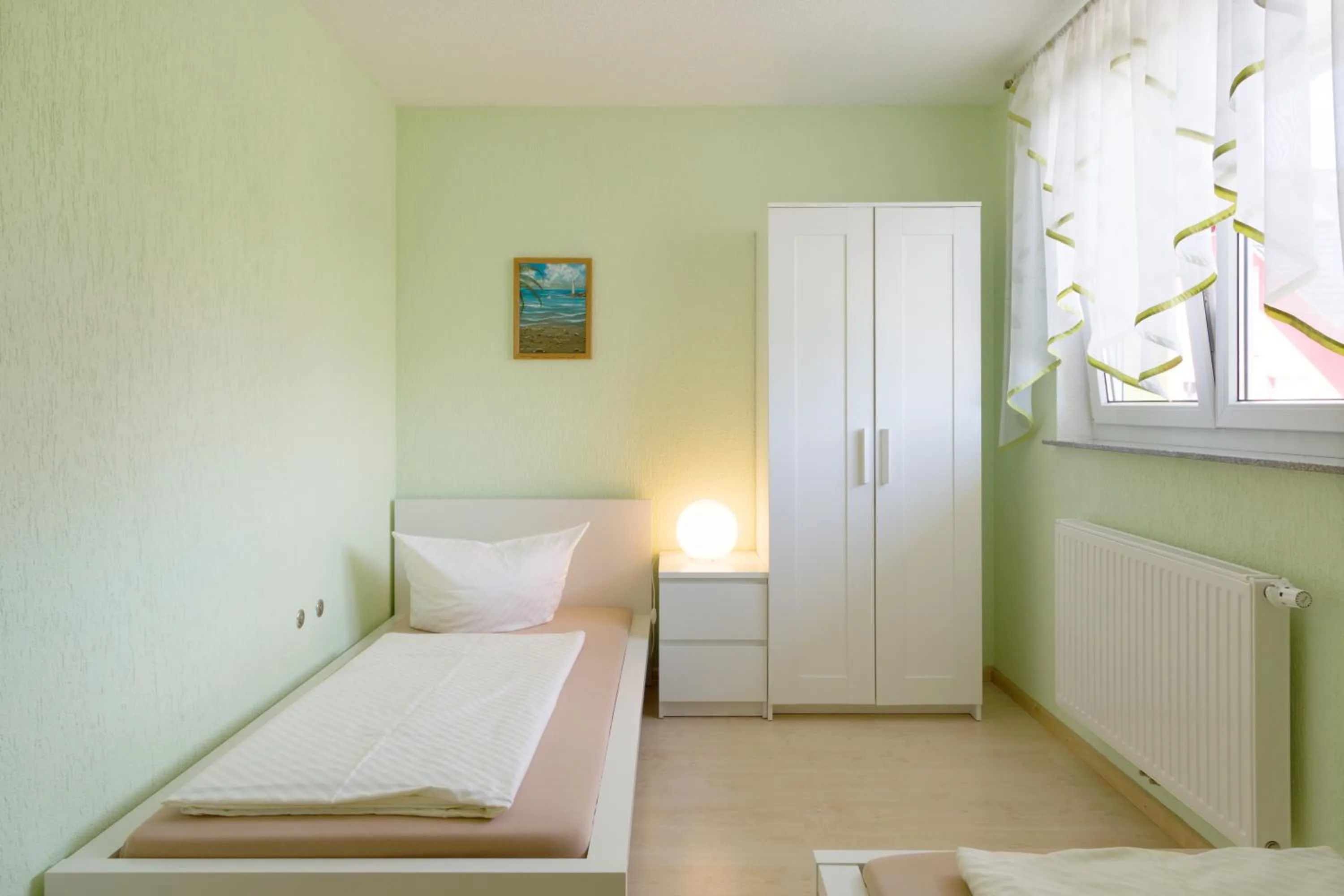 Day, Bed in Pension Sieg