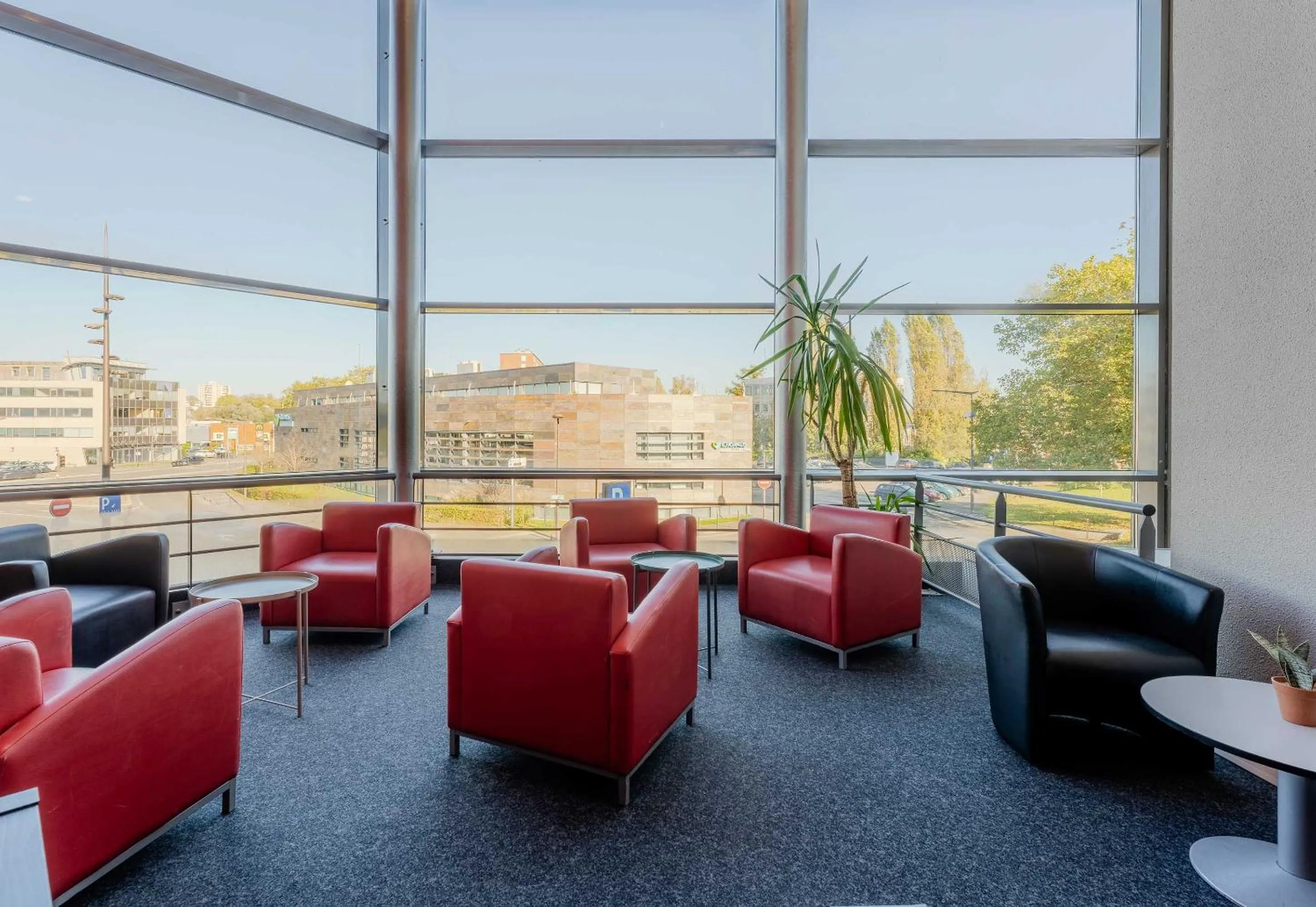 Lobby or reception in B&B HOTEL Maubeuge Gare