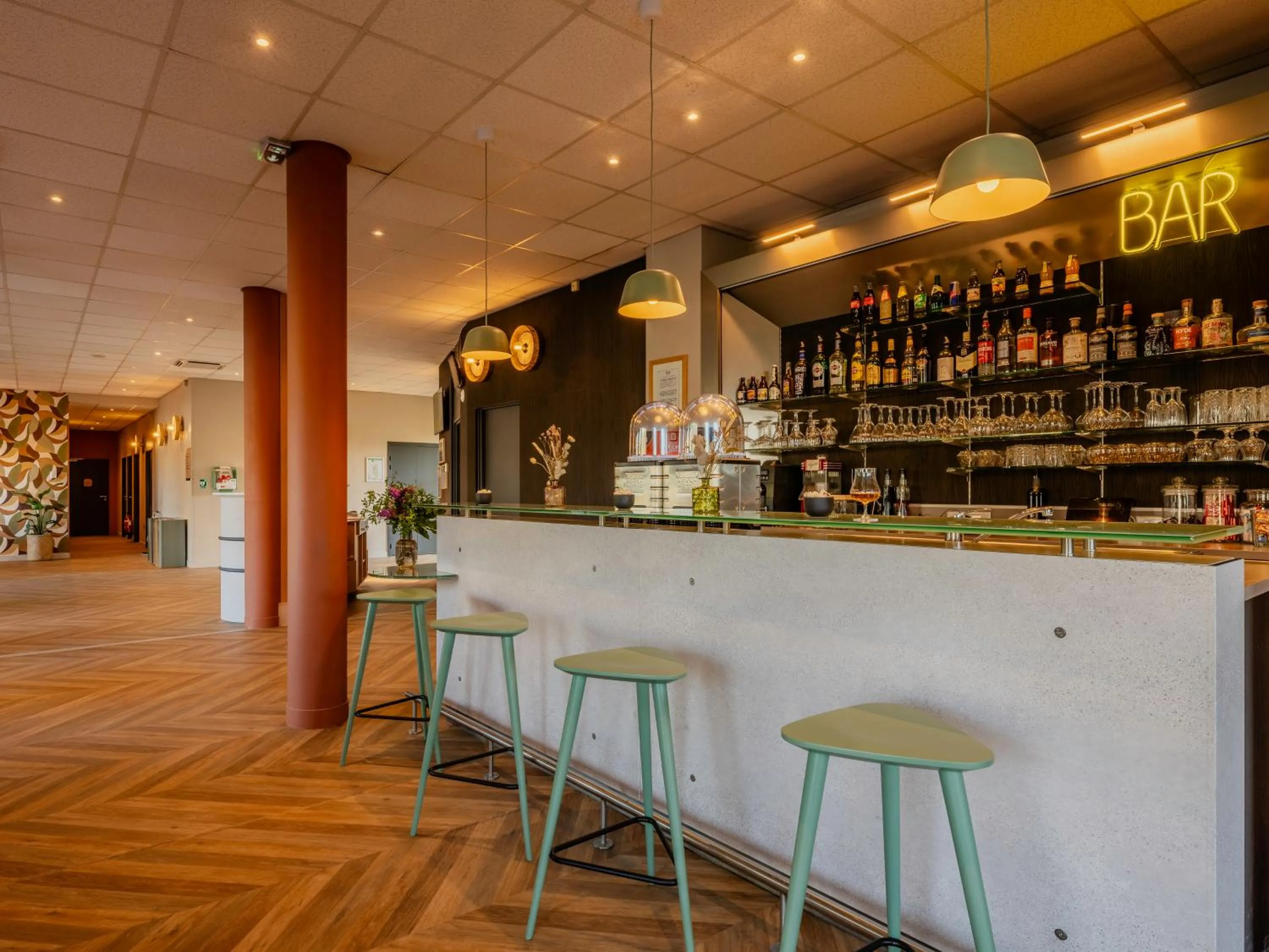 Lounge or bar in B&B HOTEL Maubeuge Gare