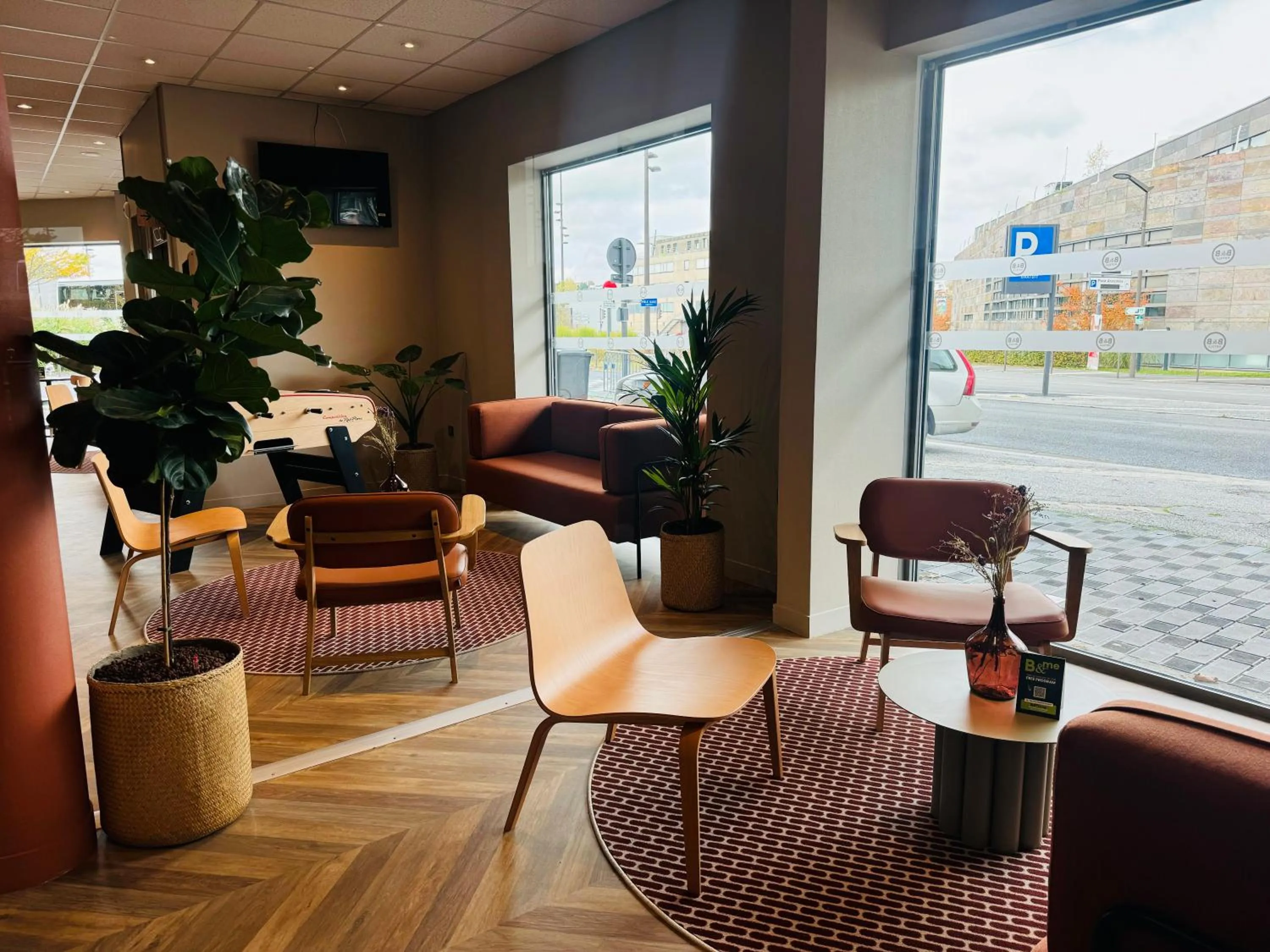 Seating area in B&B HOTEL Maubeuge Gare