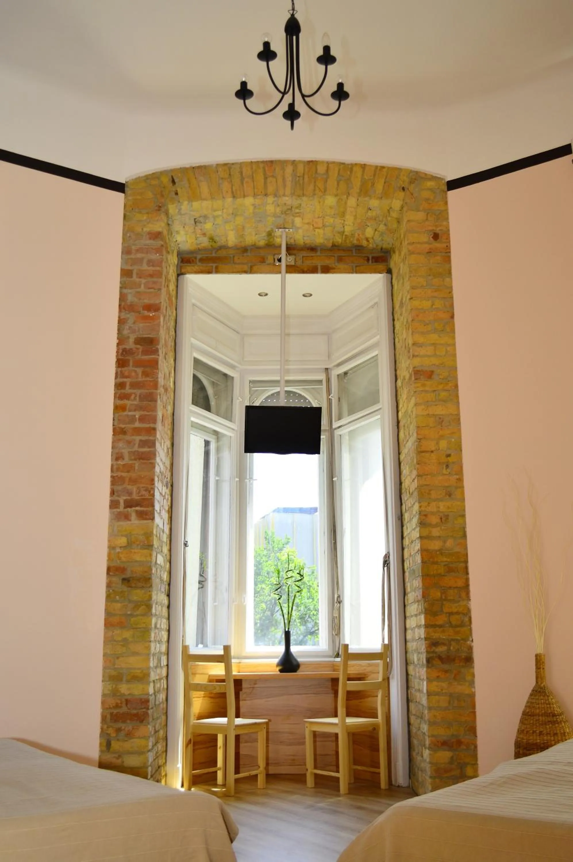 Photo of the whole room, Bed in Centrooms House