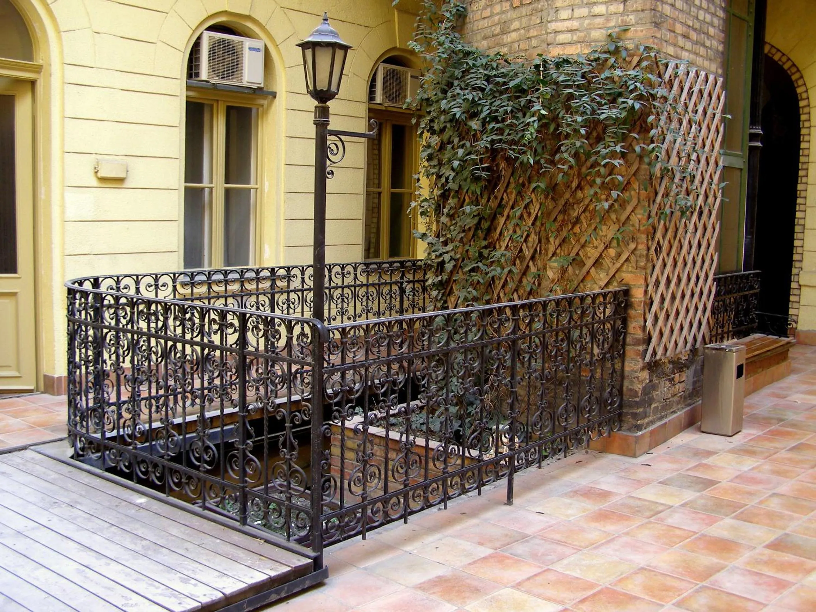 On site in Centrooms House