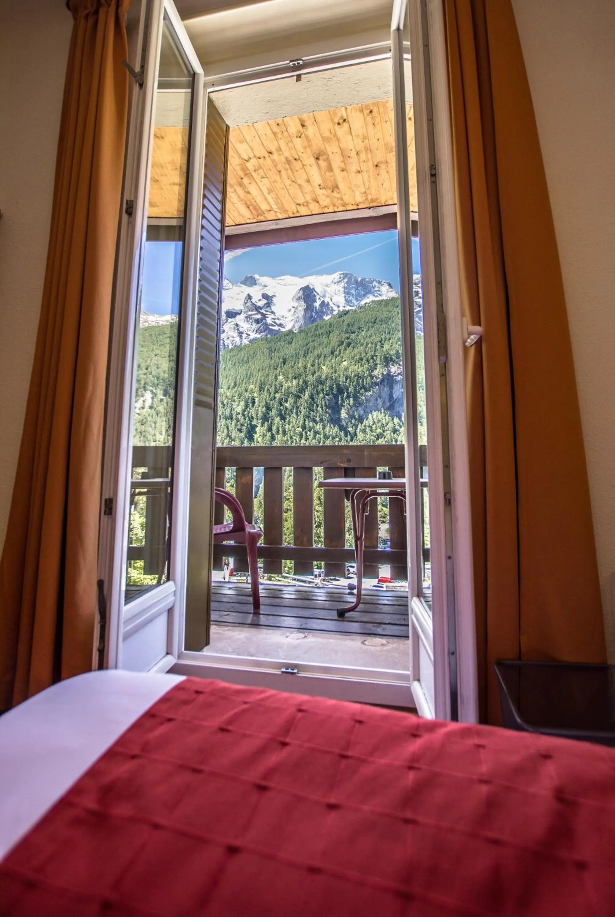 Balcony/Terrace, Bed in Hotel Castillan