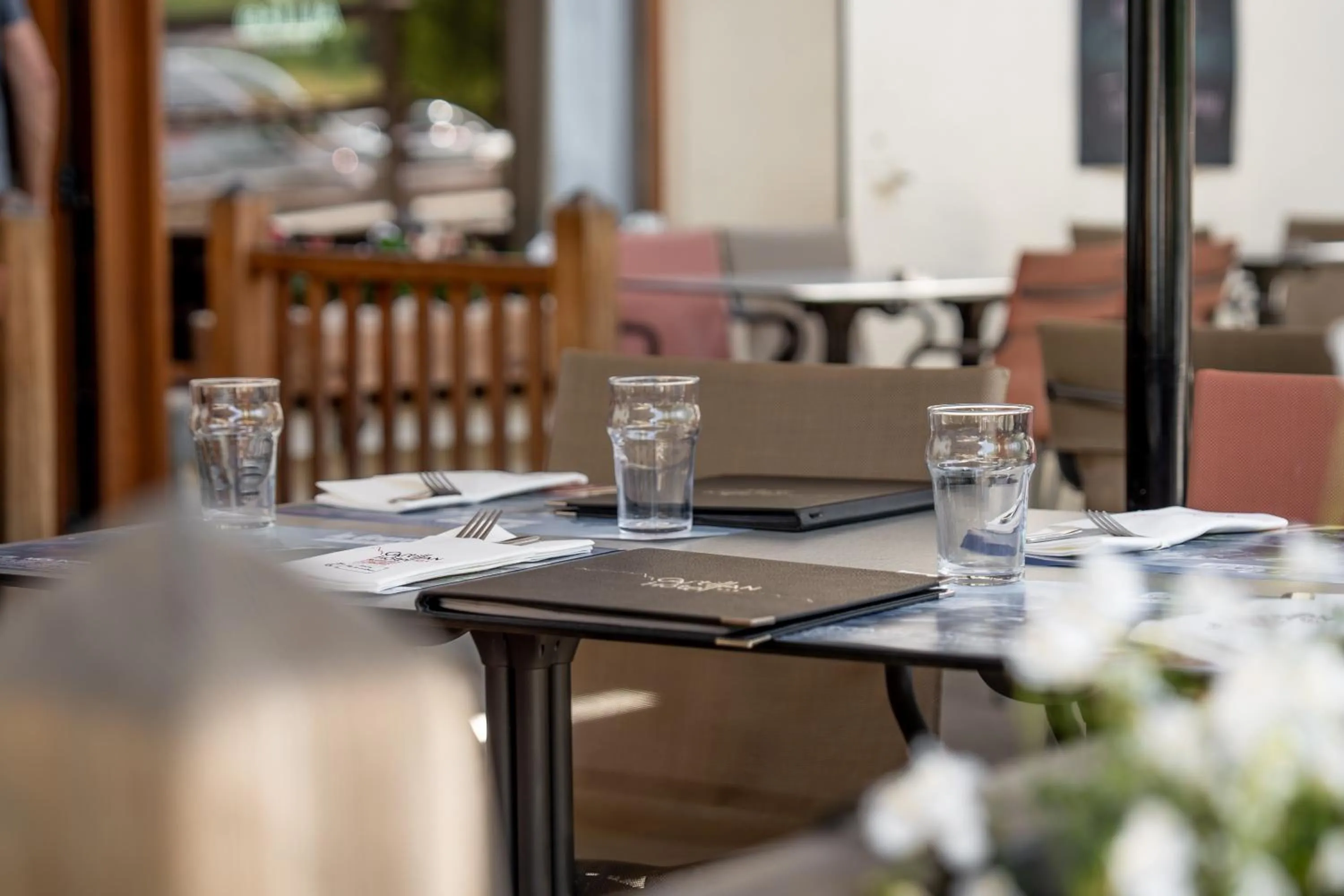 Restaurant/places to eat in Hotel Castillan