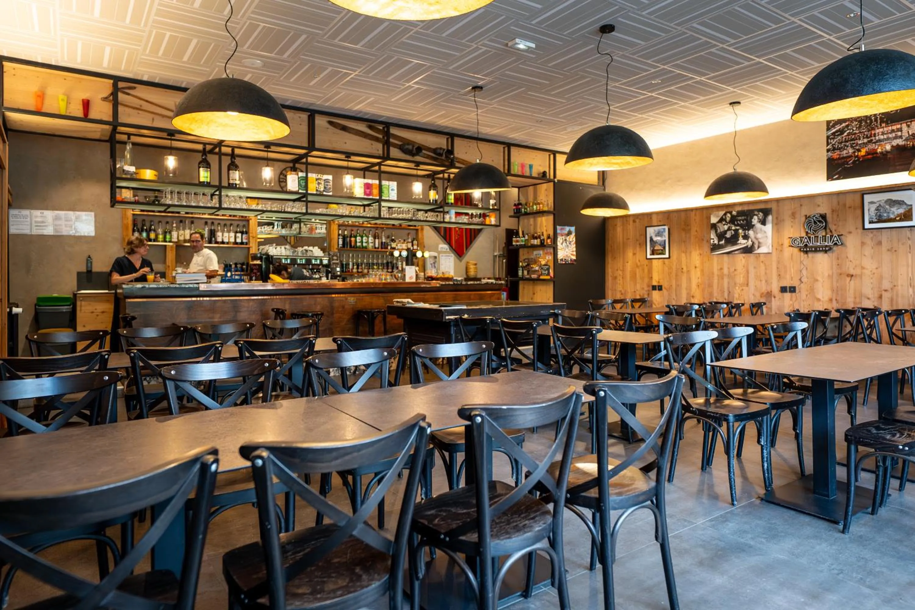 Restaurant/places to eat in Hotel Castillan