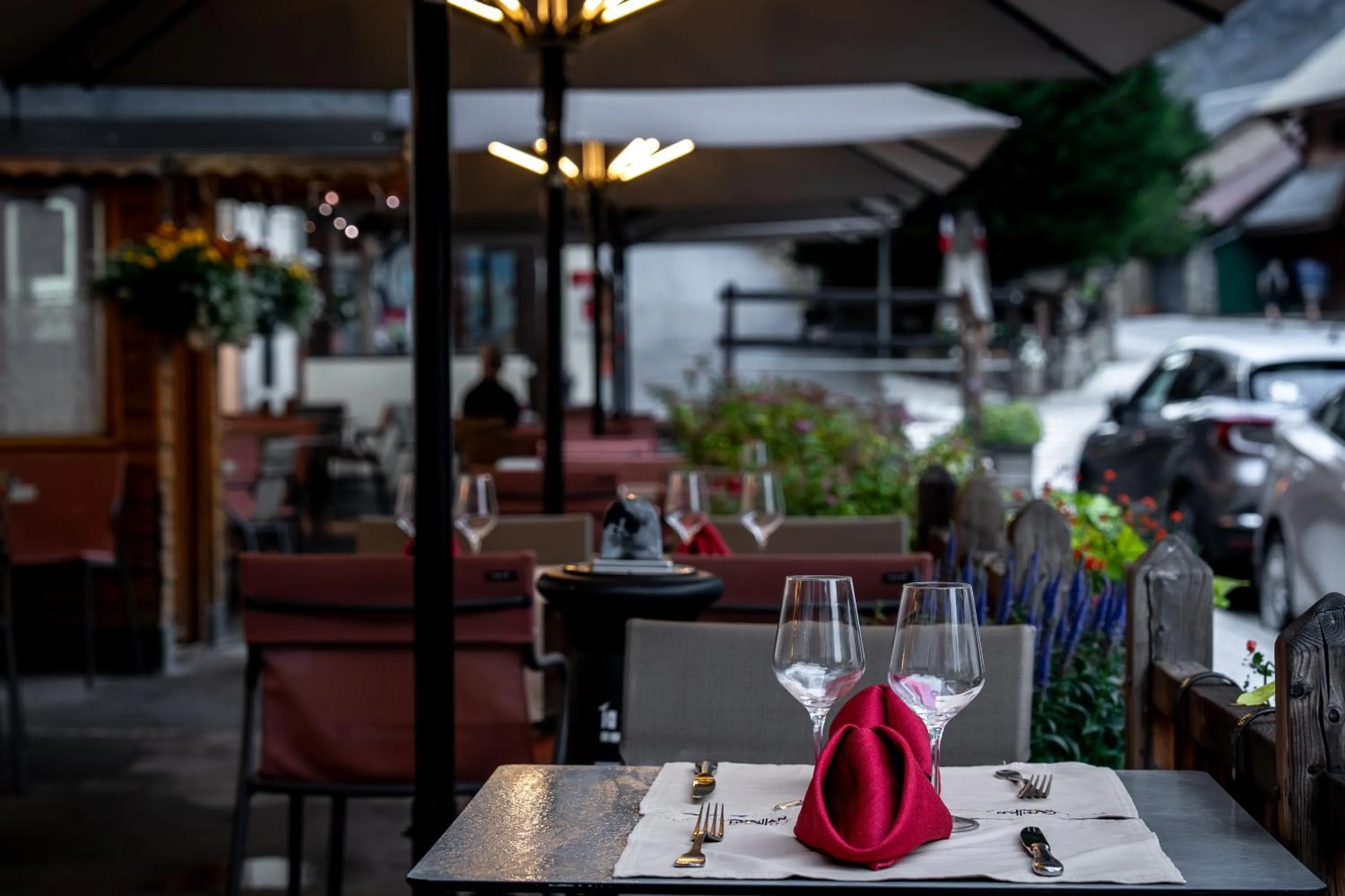 Restaurant/places to eat in Hotel Castillan