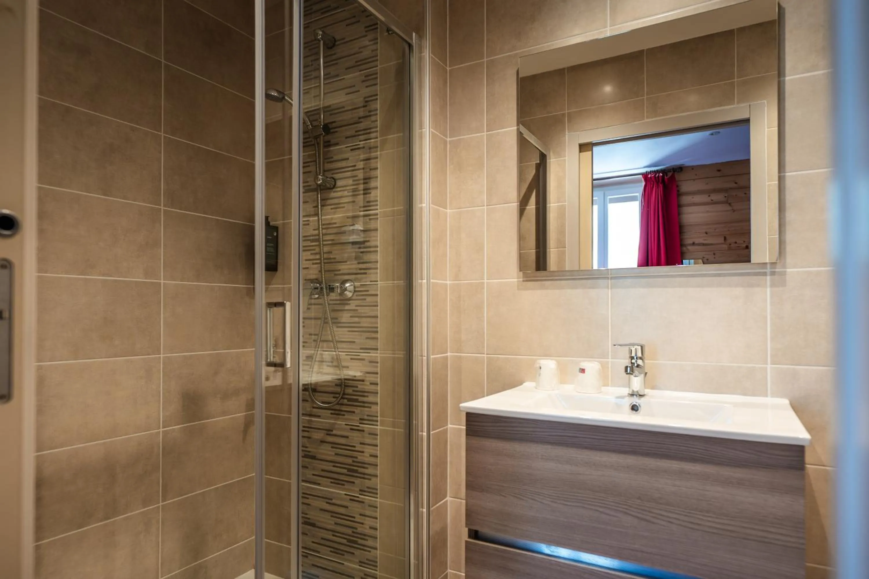 Bathroom in Hotel Castillan