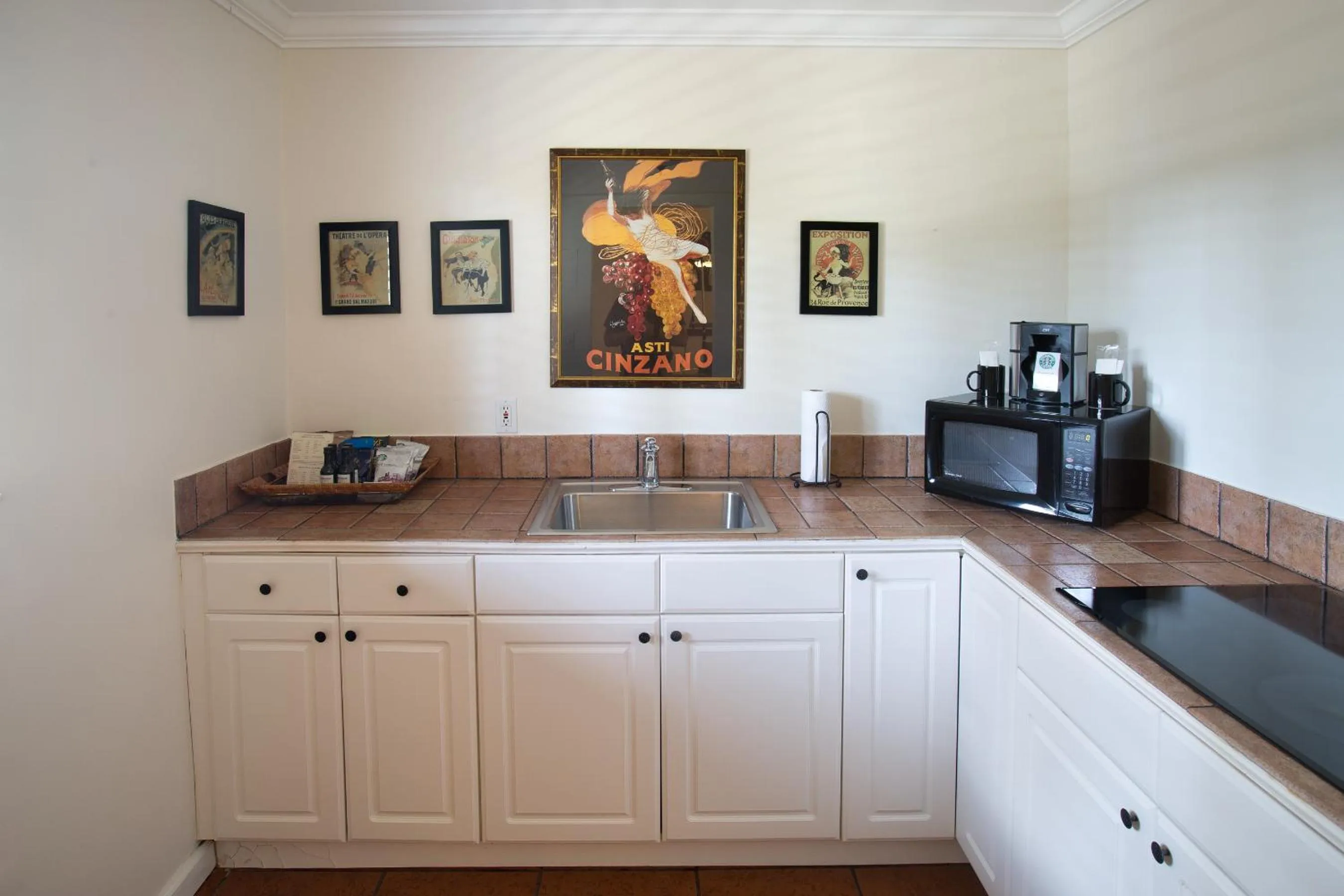 Coffee/tea facilities in The Grand Resort and Spa & Worthington All Male