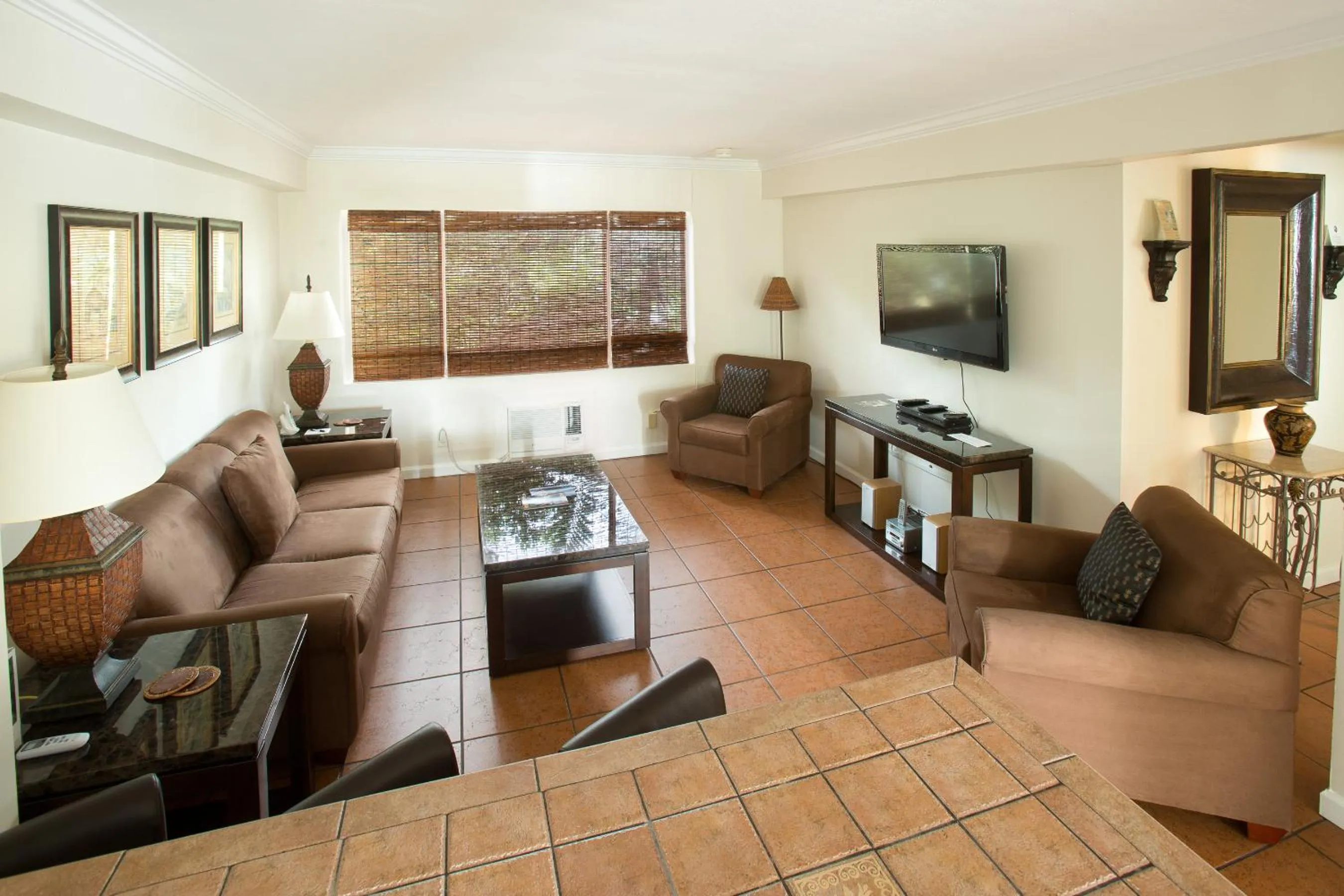 TV and multimedia in The Grand Resort and Spa & Worthington All Male