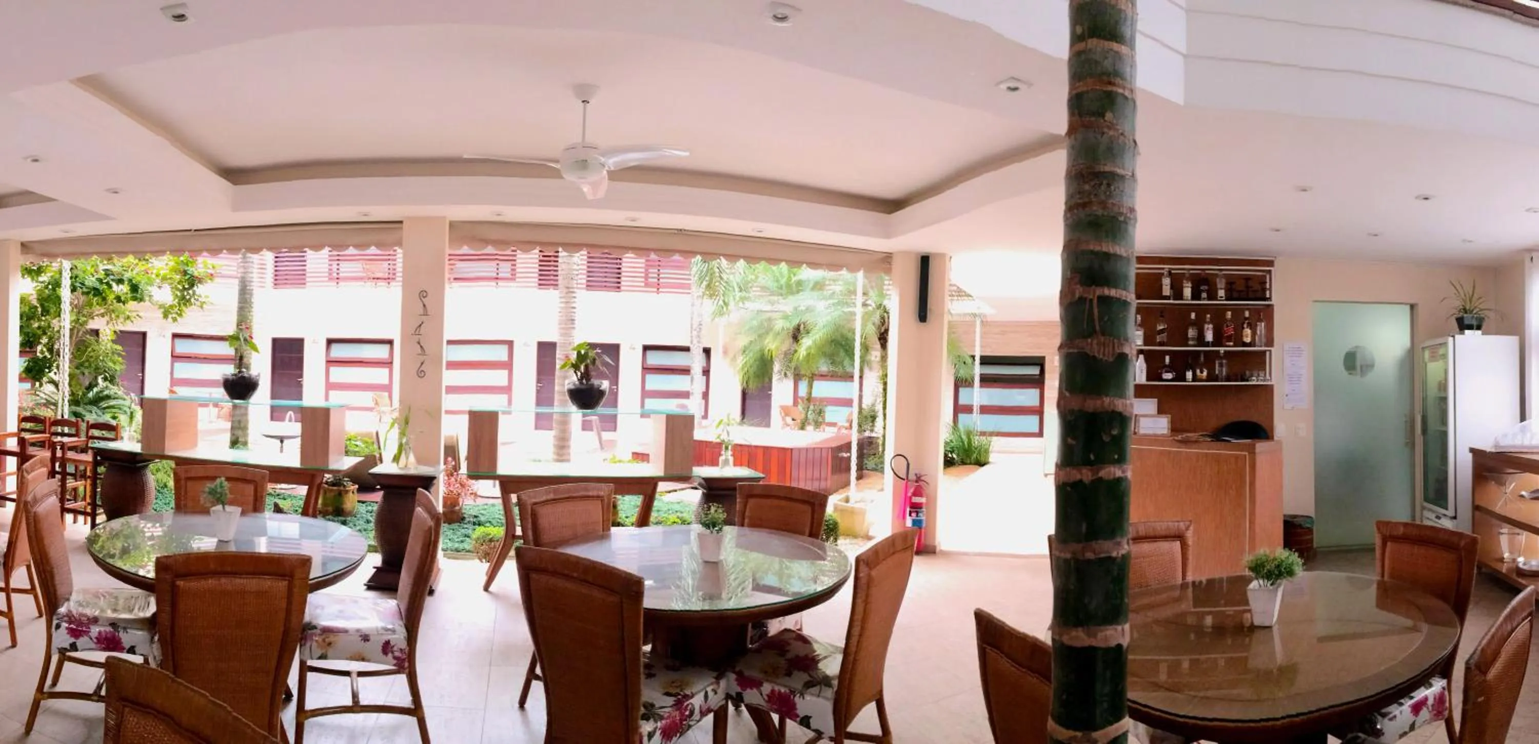 Restaurant/places to eat in Pousada L'essence