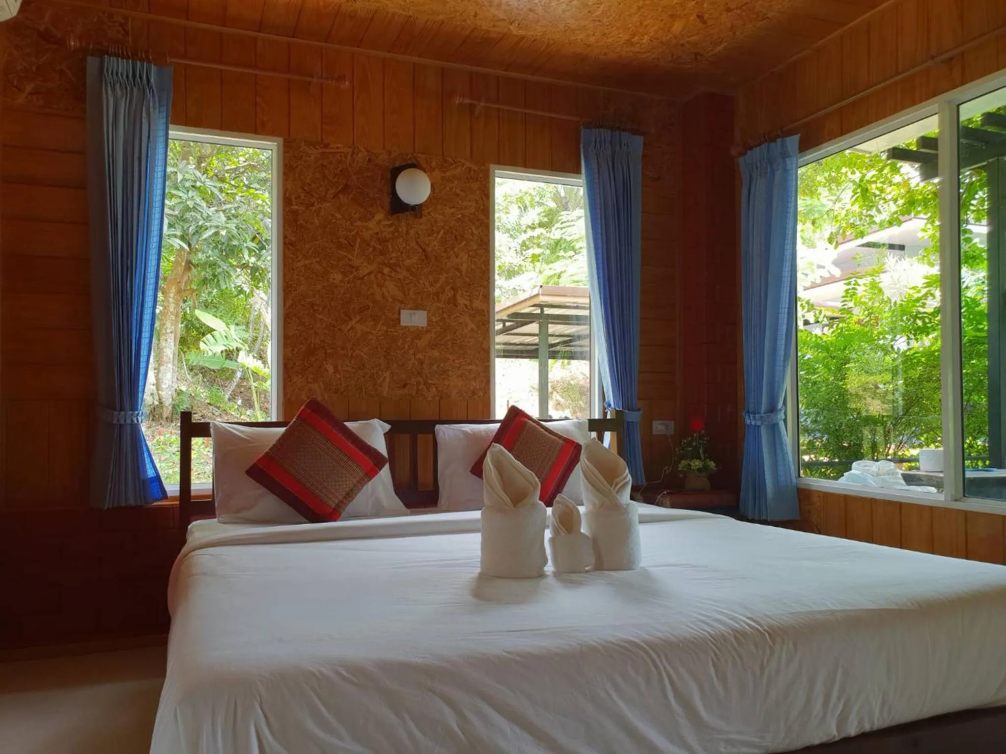 Photo of the whole room, Bed in Baan Suan Hill Resort