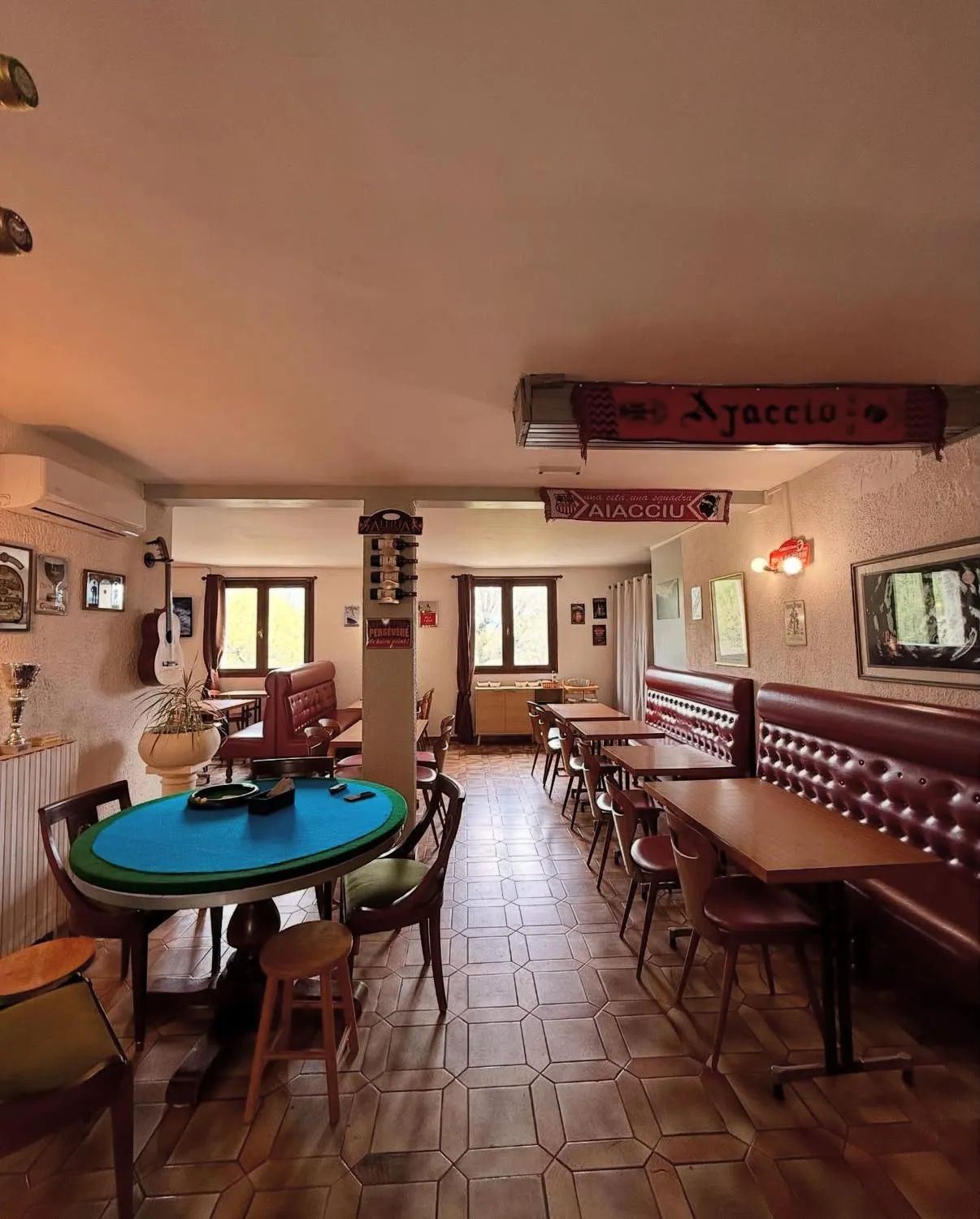 Lounge or bar in Hôtel - Pub Le Petit Bosquet