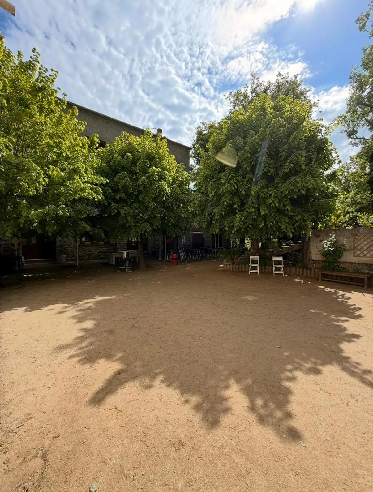 Garden in Hôtel - Pub Le Petit Bosquet