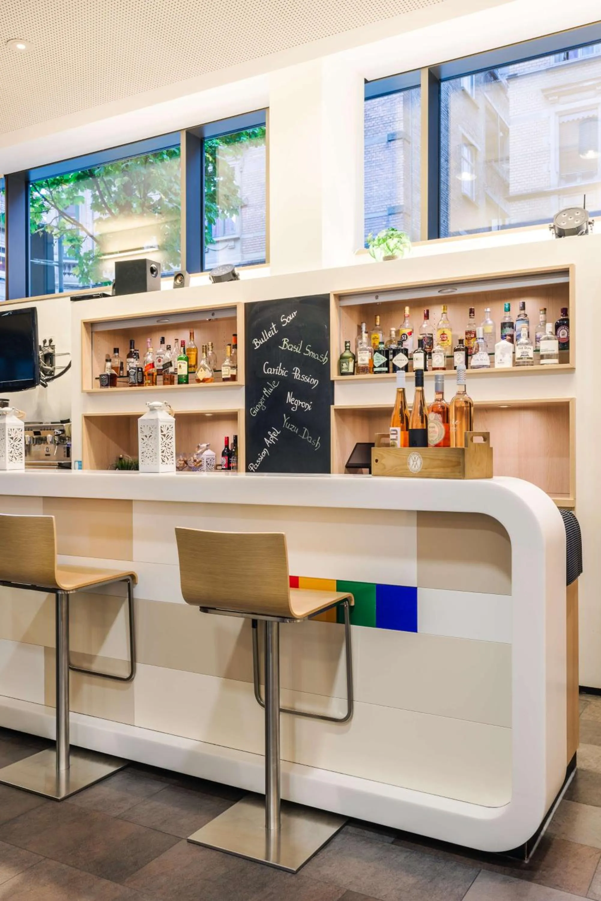 Lounge or bar in Park Inn by Radisson Stuttgart