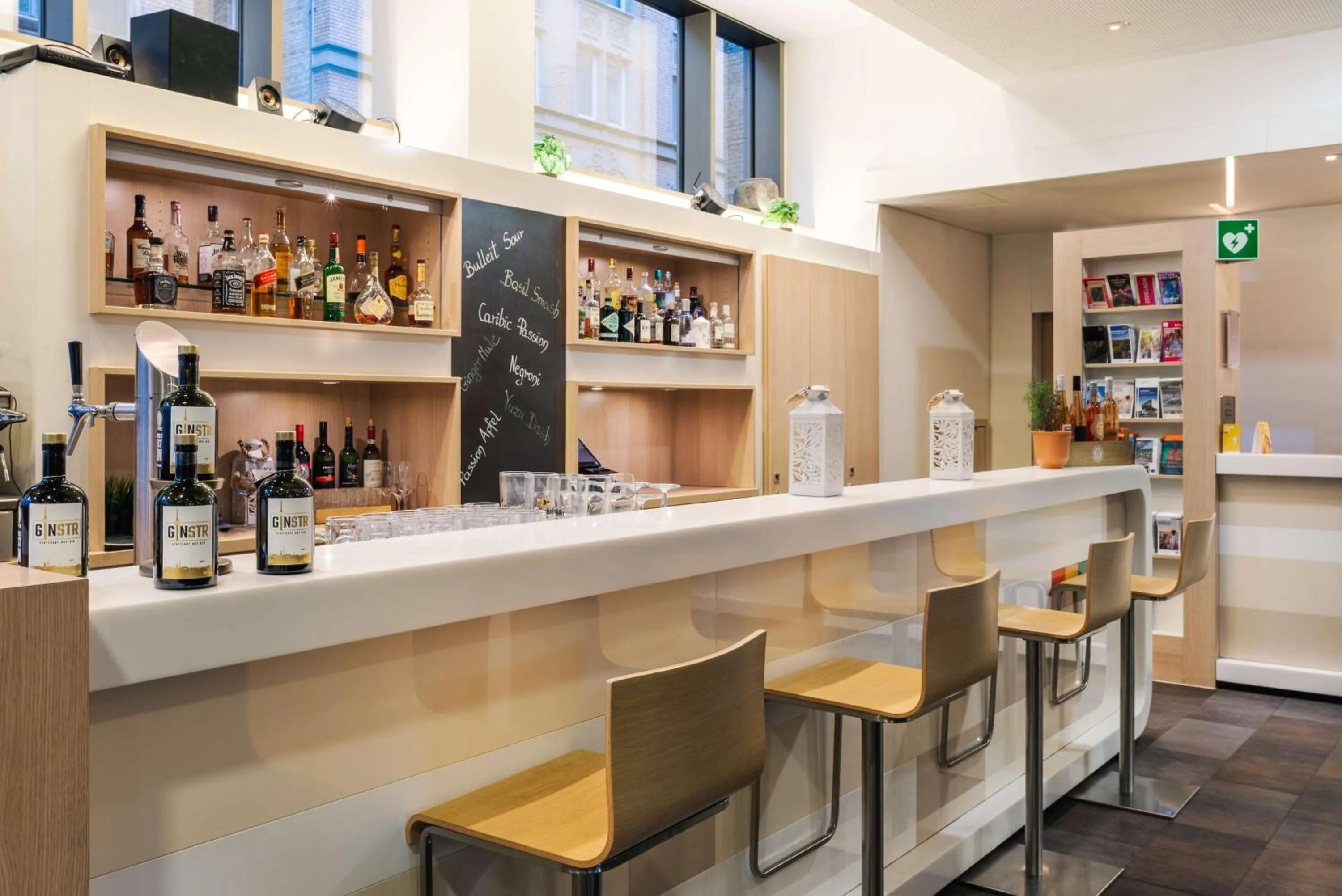 Lounge or bar in Park Inn by Radisson Stuttgart