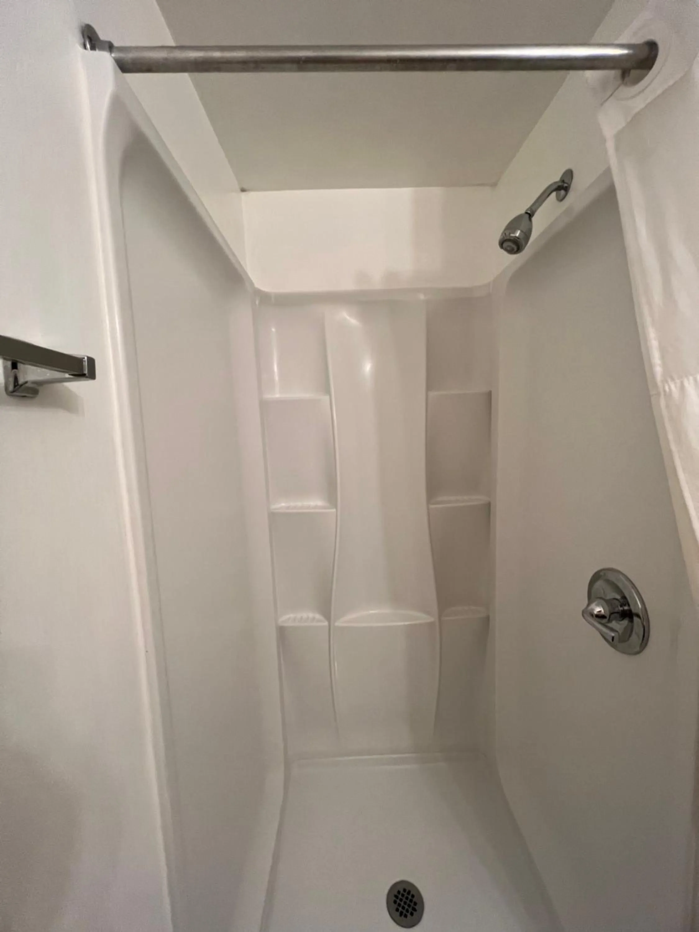 Shower in Columbus Motor Inn