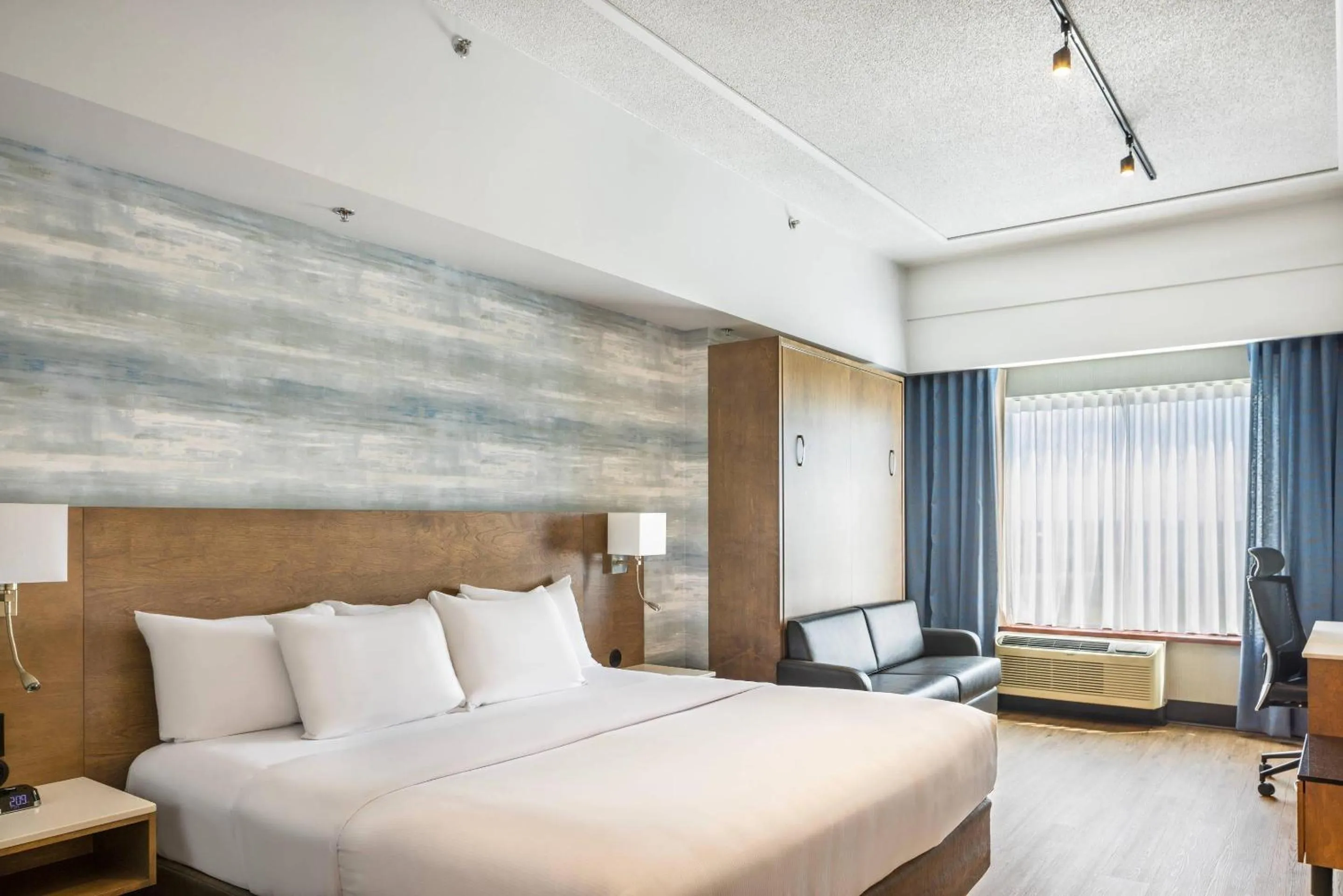 Bedroom, Bed in Quality Inn & Suites