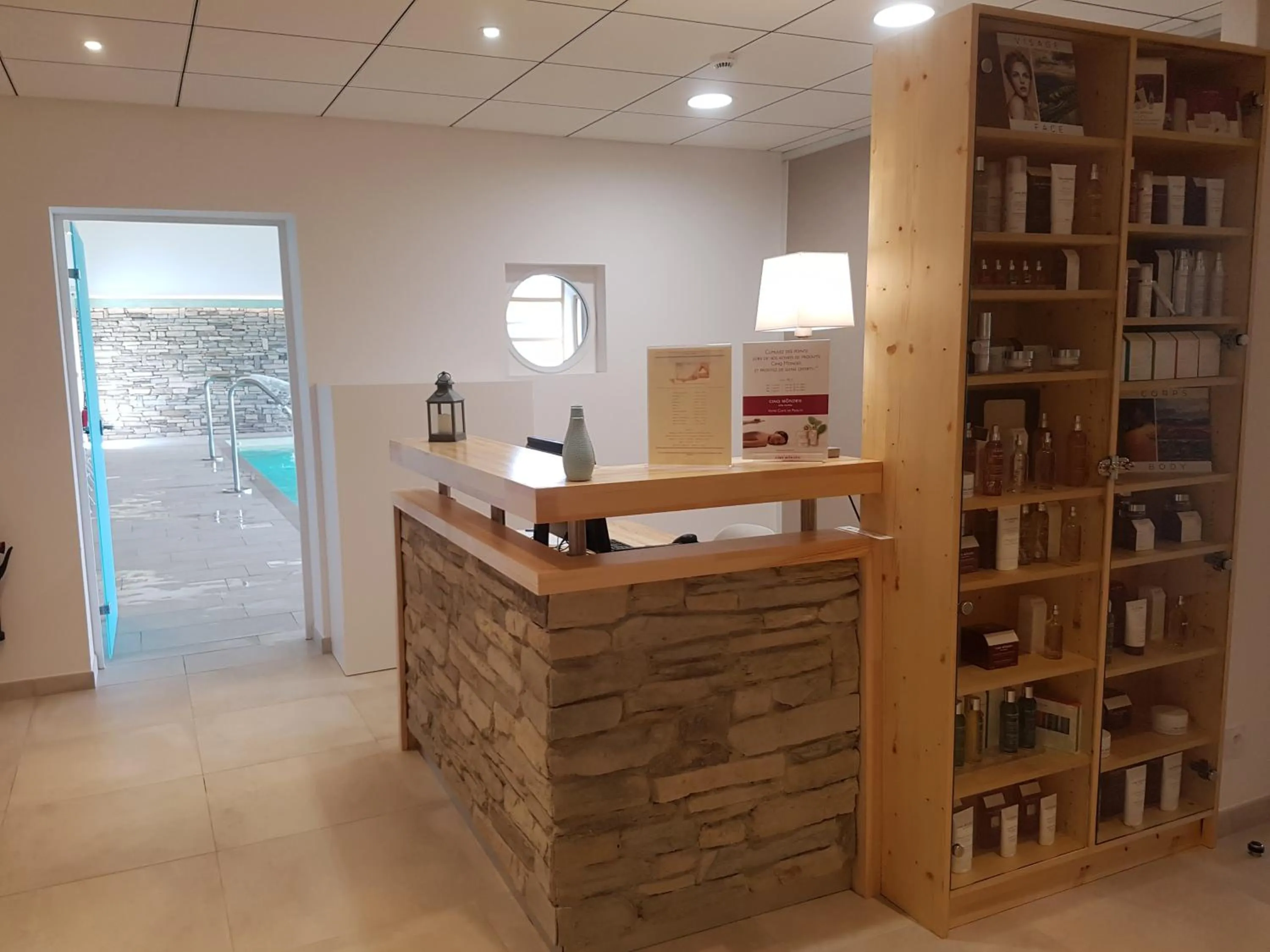 Library in Hotel Spa Les Rives Sauvages