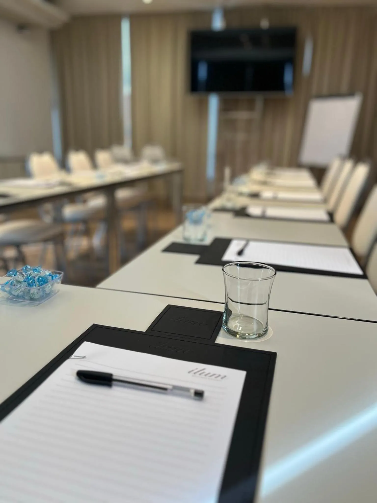 Meeting/conference room in Ilum Experience Home