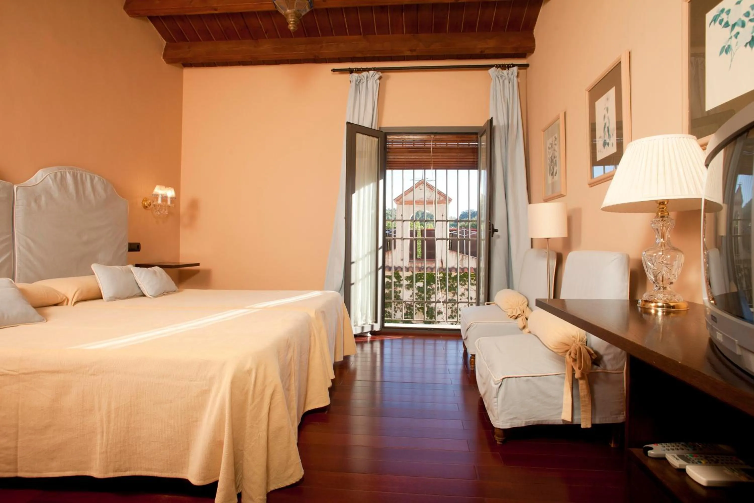 Day, Bed in La Posada del Moro