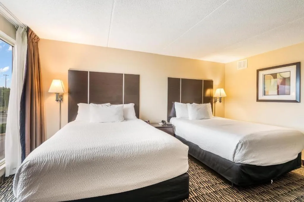 Bed in Ramada Plaza by Wyndham Niagara Falls