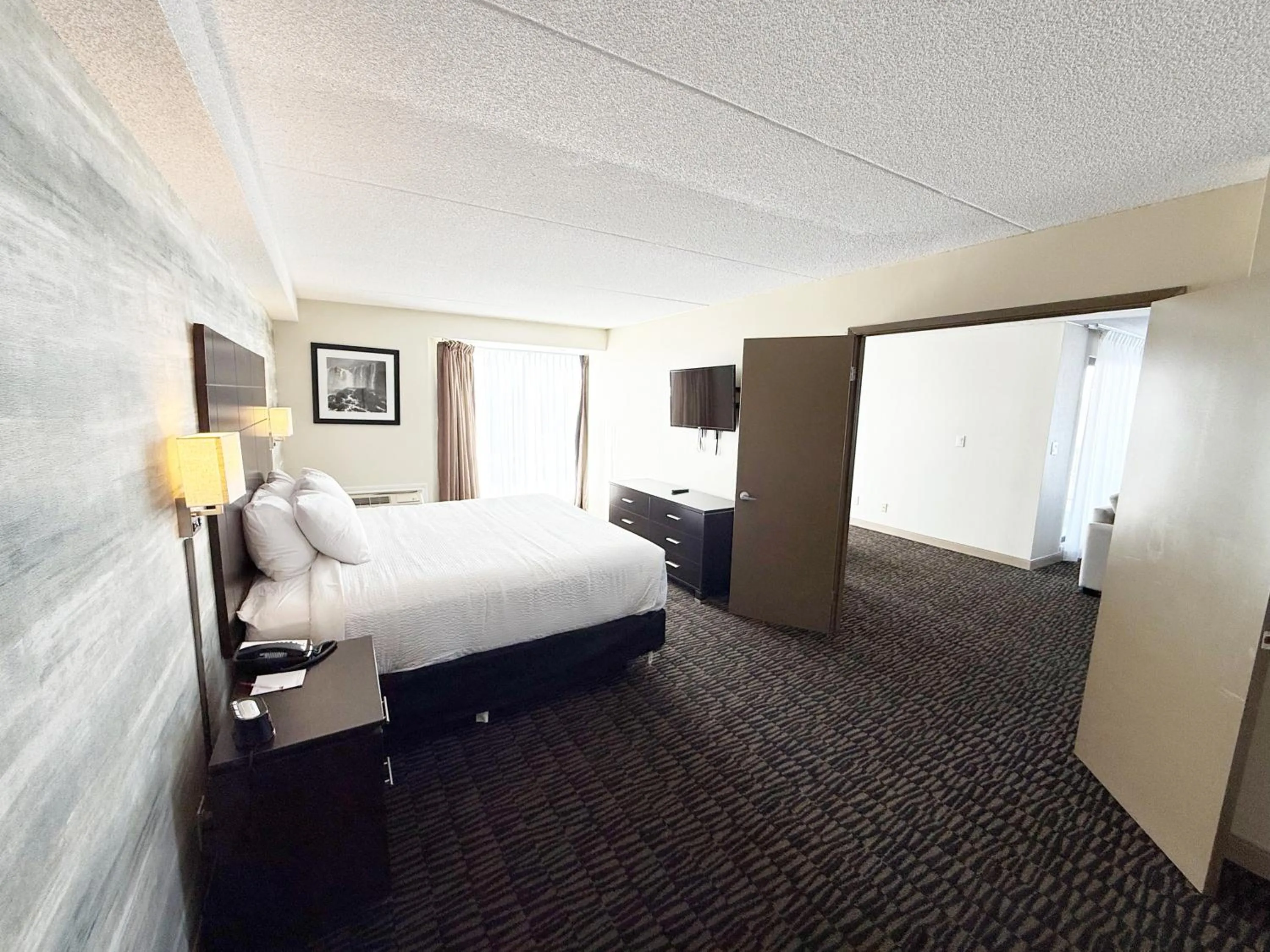 Bed in Ramada Plaza by Wyndham Niagara Falls