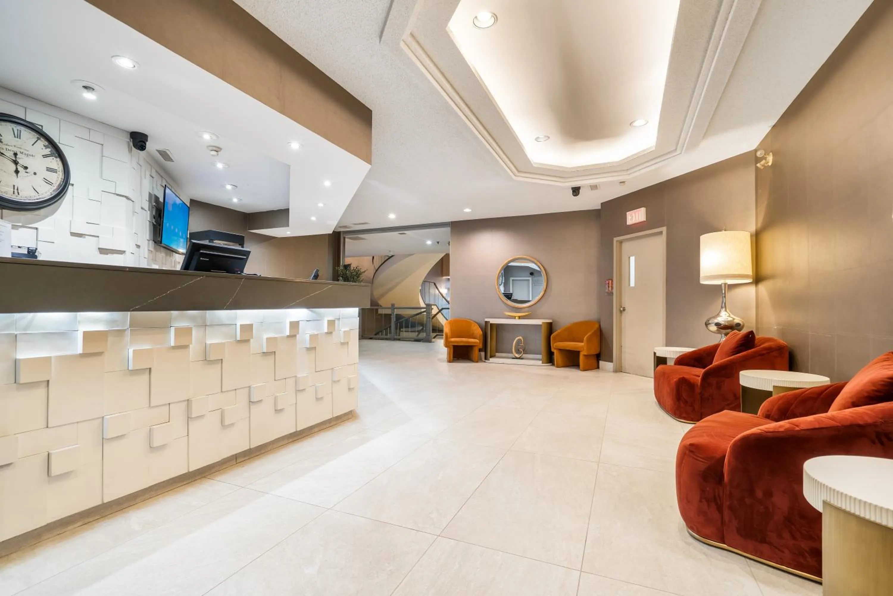 Lobby or reception in Ramada Plaza by Wyndham Niagara Falls