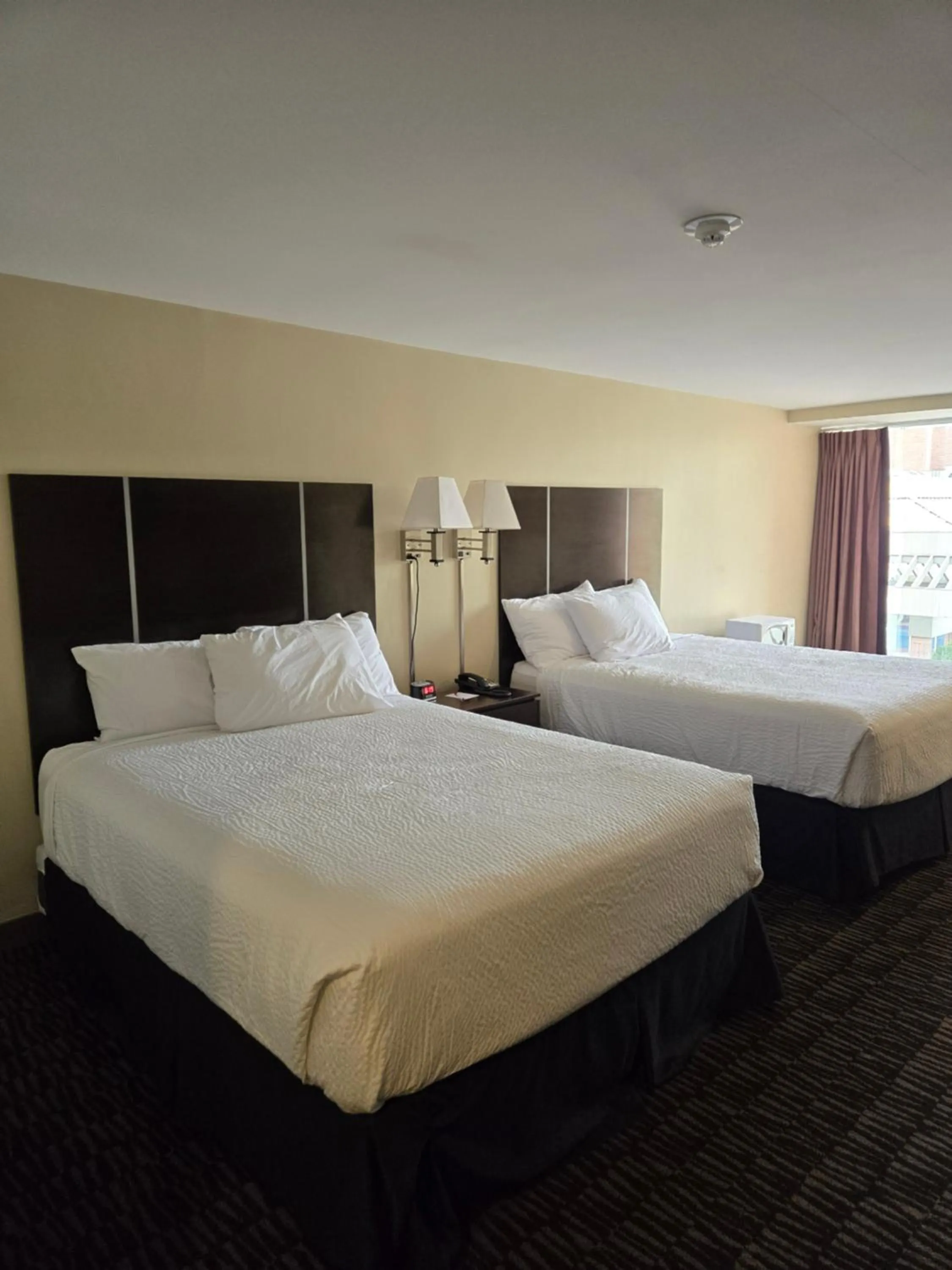 Queen Room with Two Queen Beds - Disability Access in Ramada Plaza by Wyndham Niagara Falls