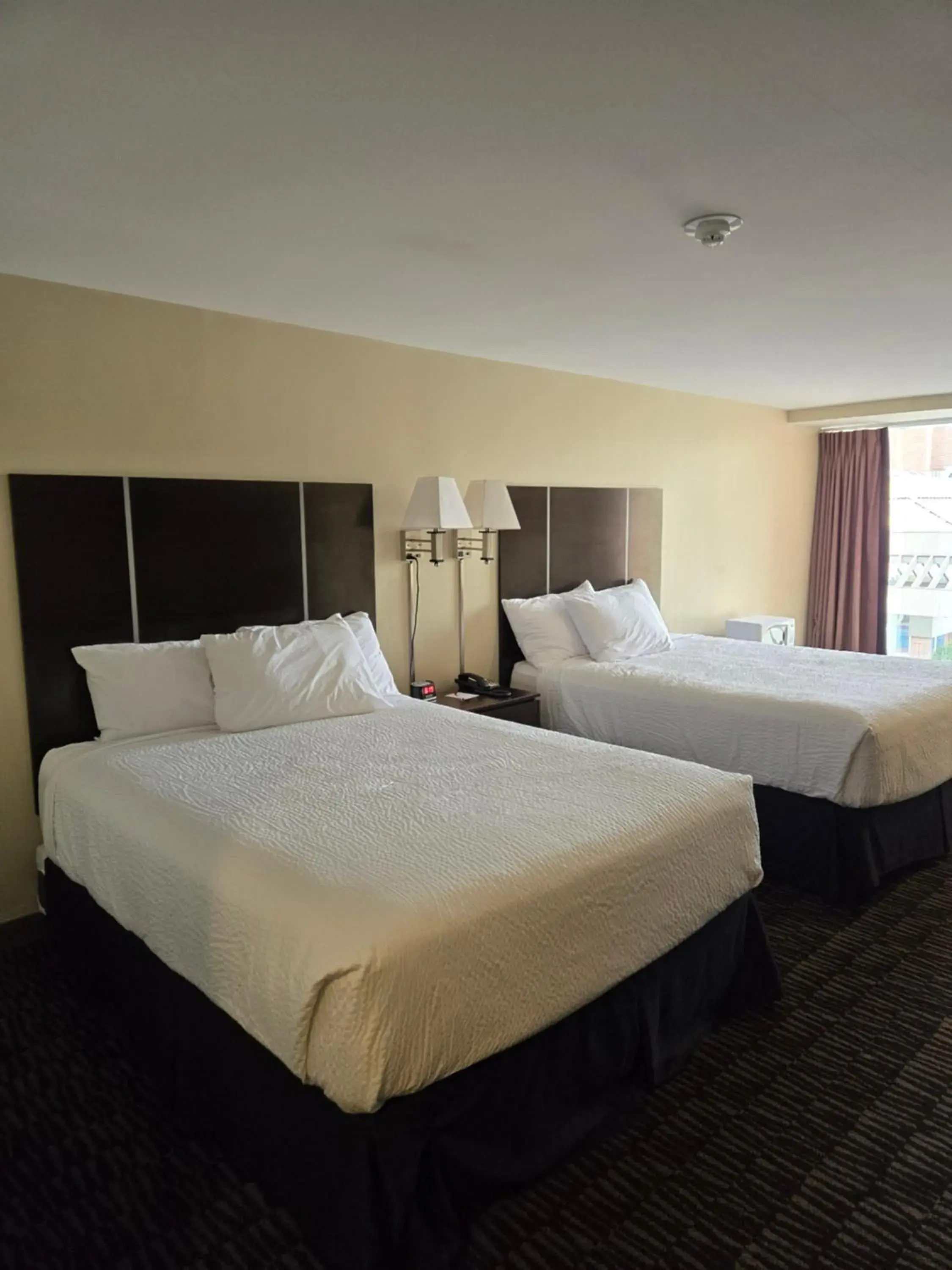 Queen Room with Two Queen Beds - Disability Access in Ramada Plaza by Wyndham Niagara Falls Queen Room with Two Queen Beds - Disability Access in Ramada Plaza by Wyndham Niagara Falls