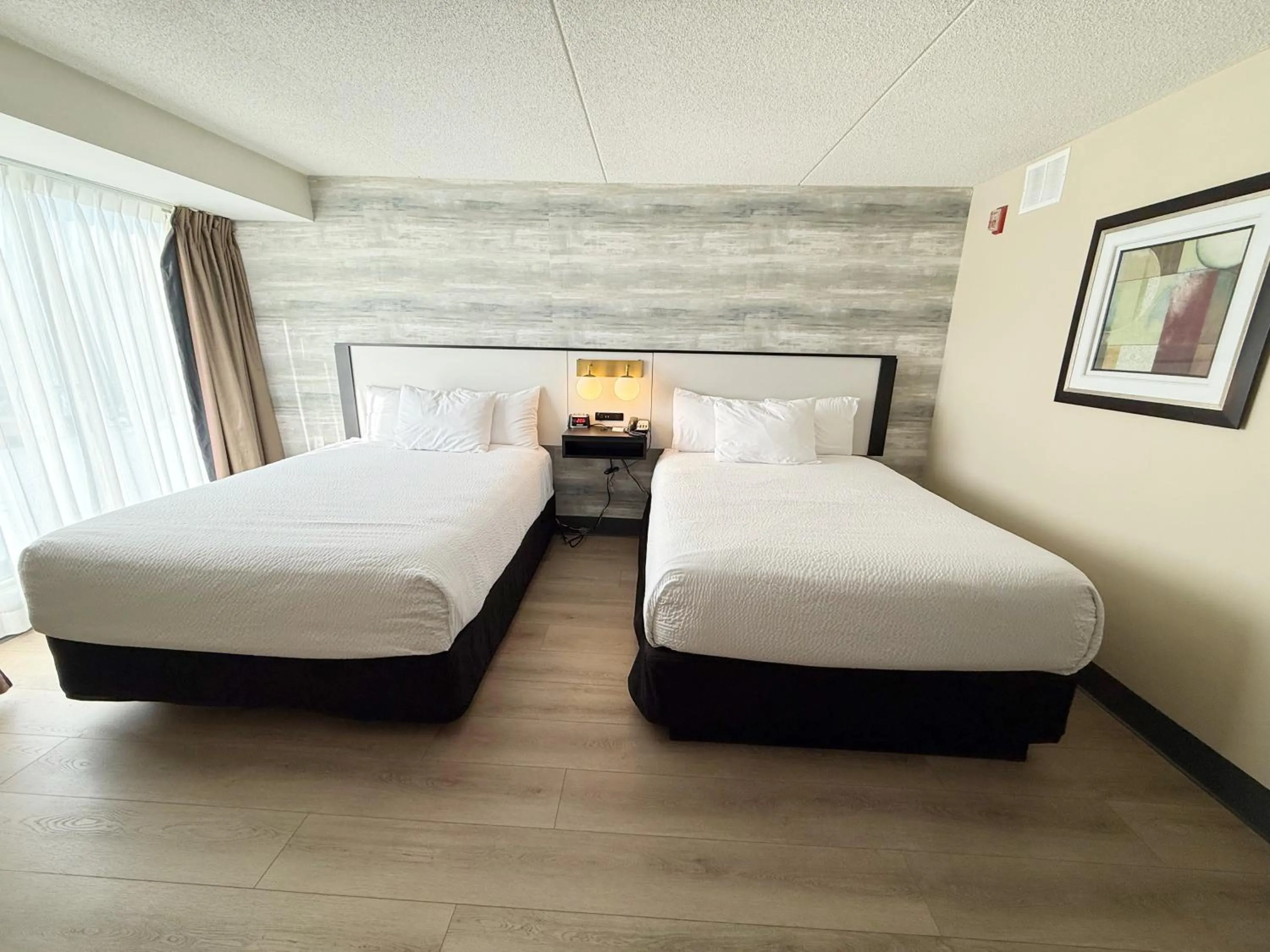 Bed in Ramada Plaza by Wyndham Niagara Falls
