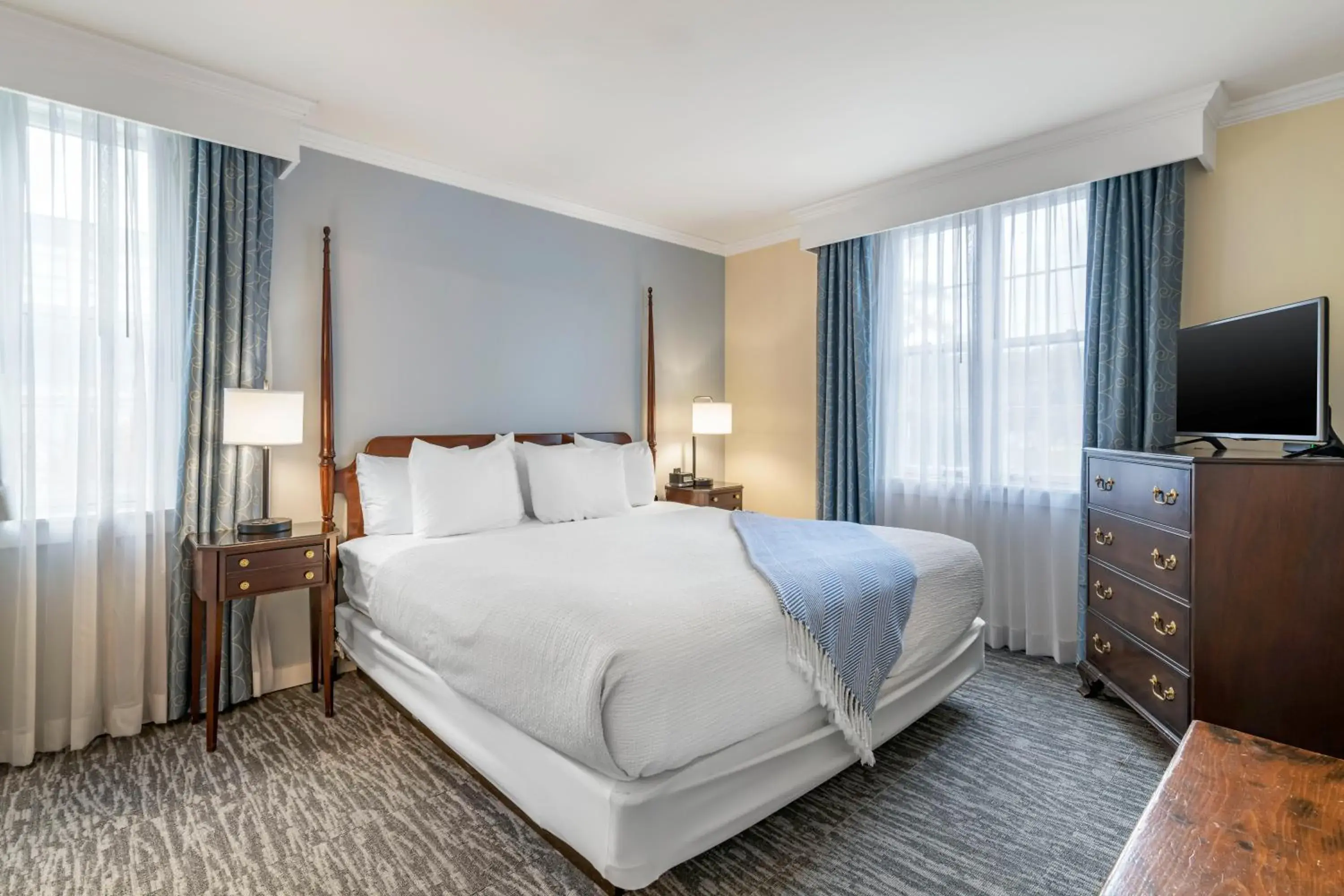 Queen Suite in The Harraseeket Inn & Event House Freeport Downtown Queen Suite in The Harraseeket Inn & Event House Freeport Downtown