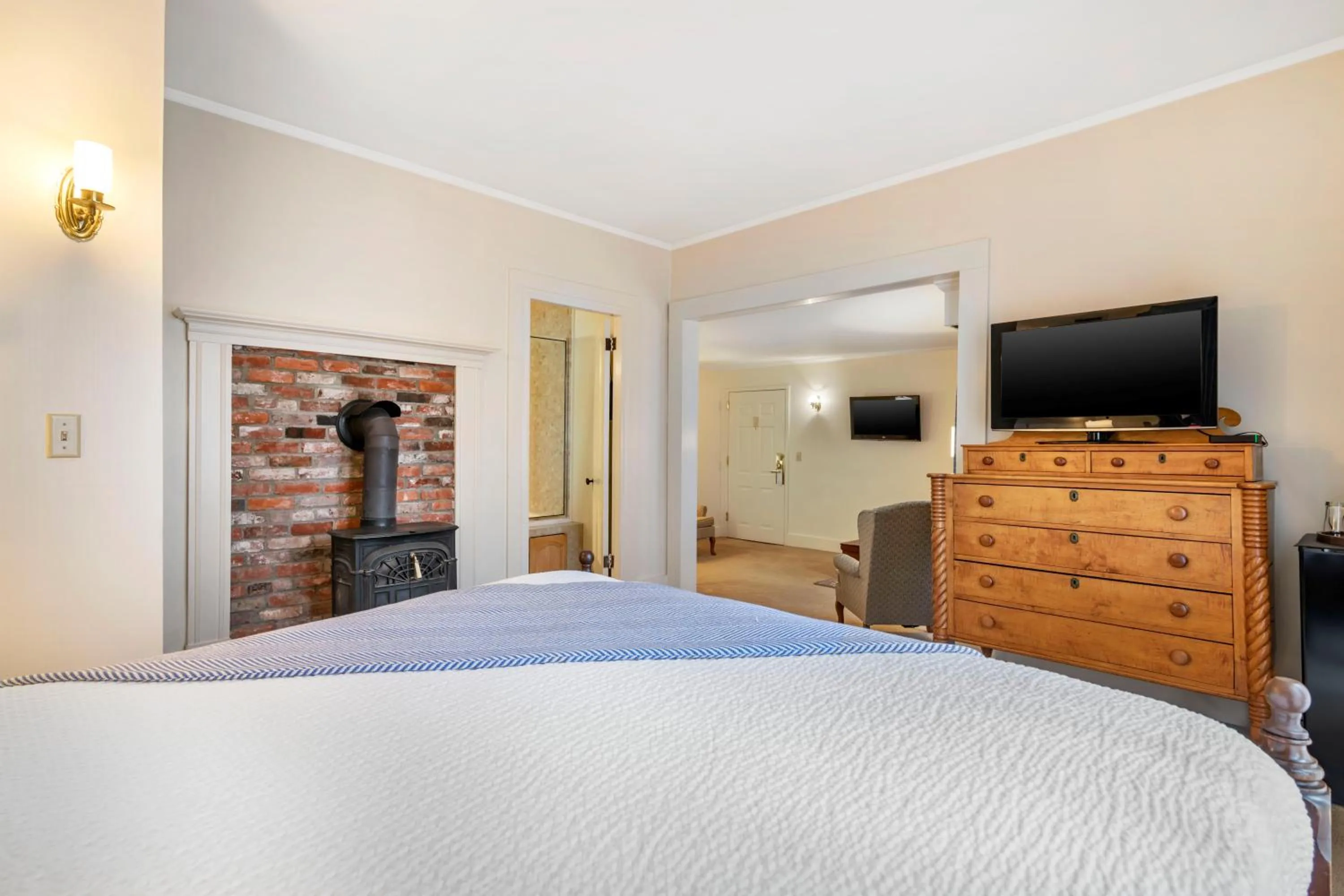 Bed in The Harraseeket Inn & Event House Freeport Downtown