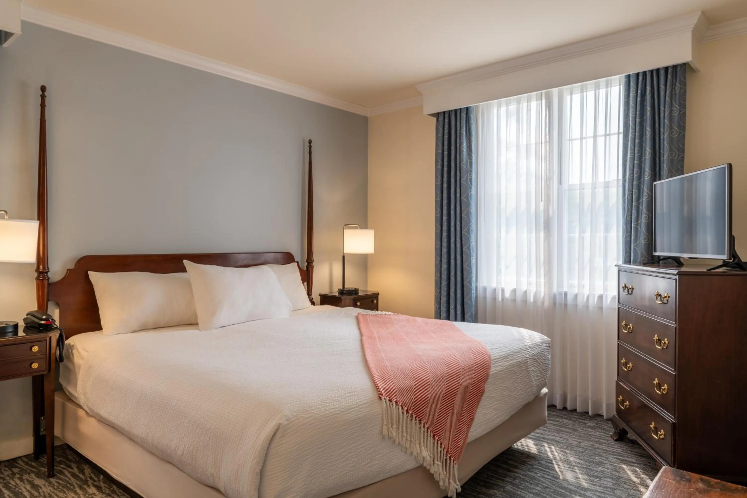 Bedroom, Bed in The Harraseeket Inn & Event House Freeport Downtown