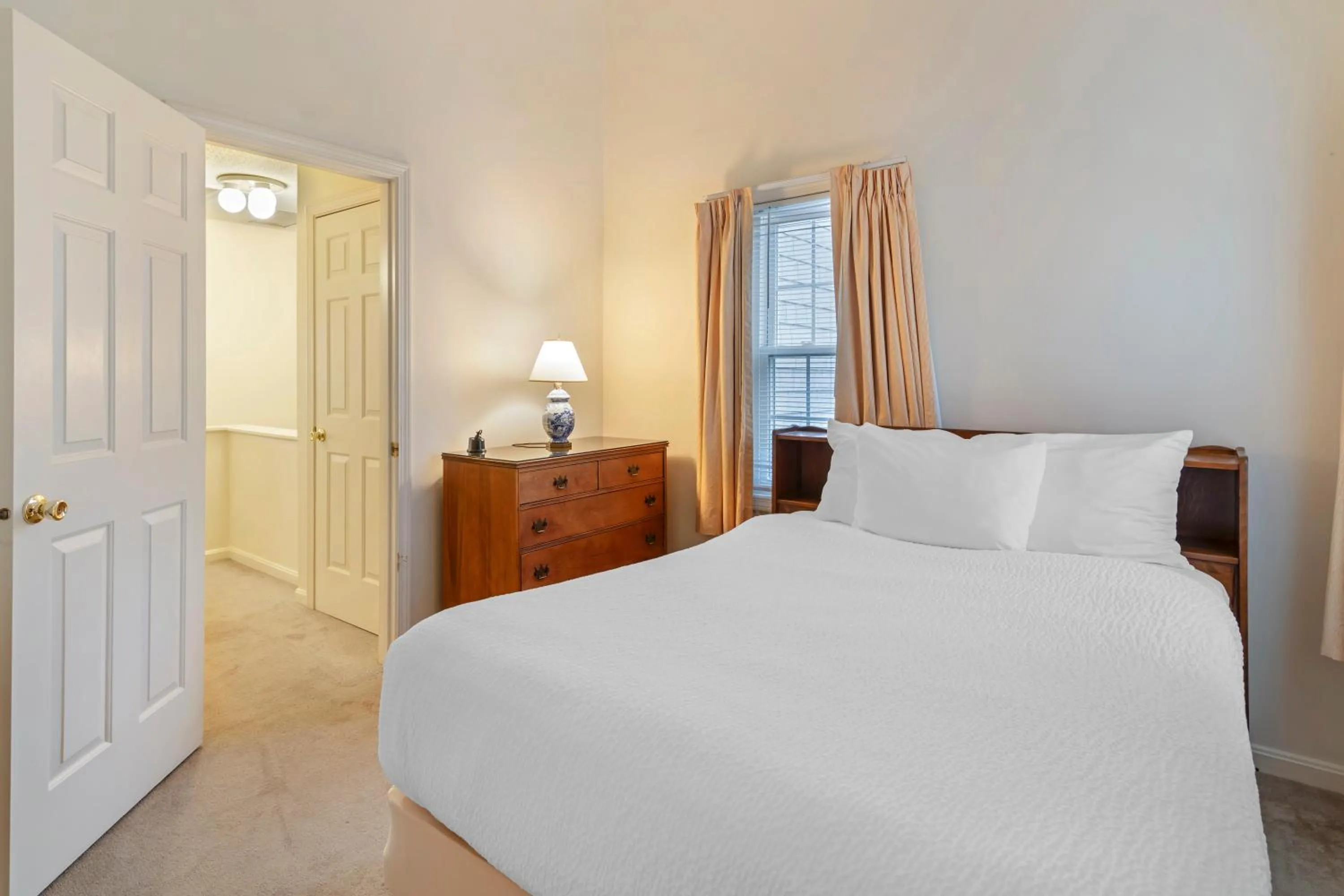 Bed in The Harraseeket Inn & Event House Freeport Downtown