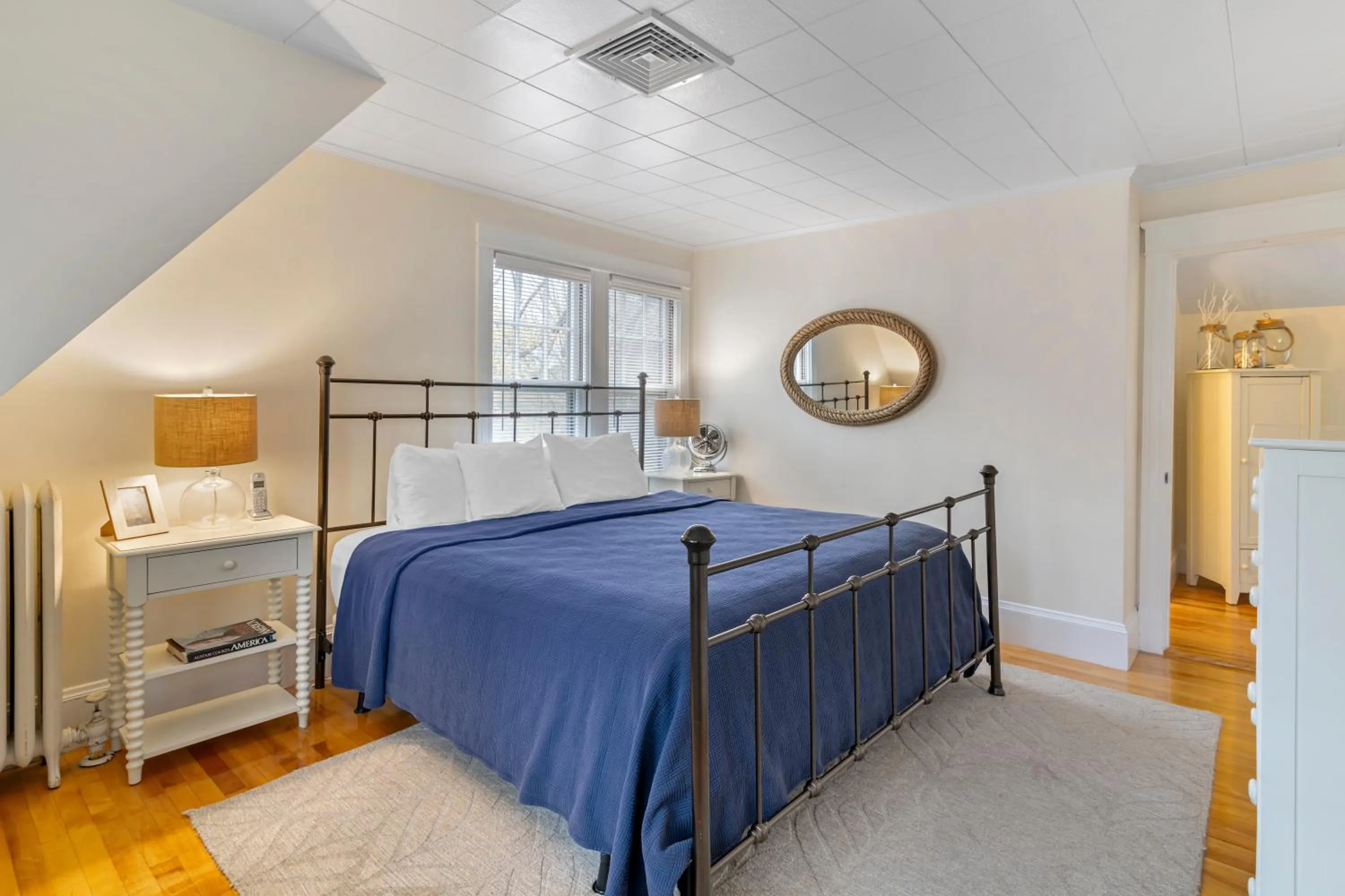 Bed in The Harraseeket Inn & Event House Freeport Downtown