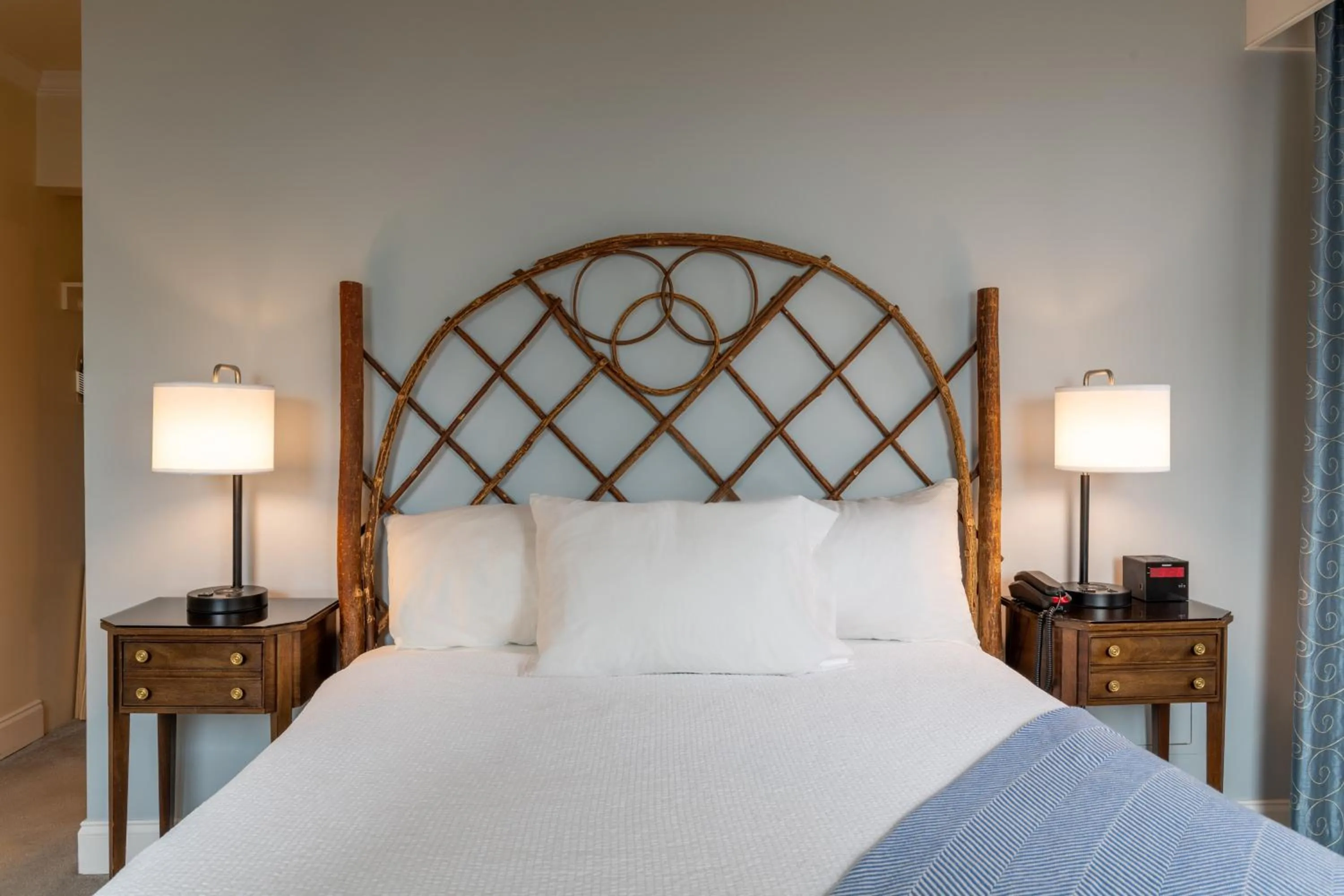 Bed in The Harraseeket Inn & Event House Freeport Downtown