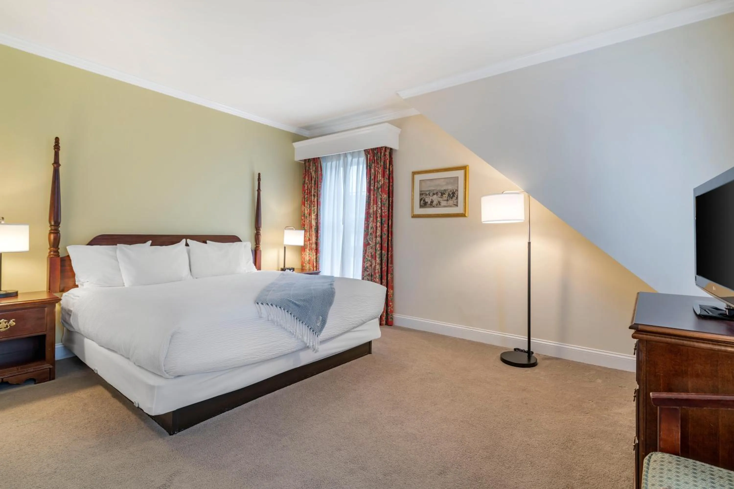 Bed in The Harraseeket Inn & Event House Freeport Downtown