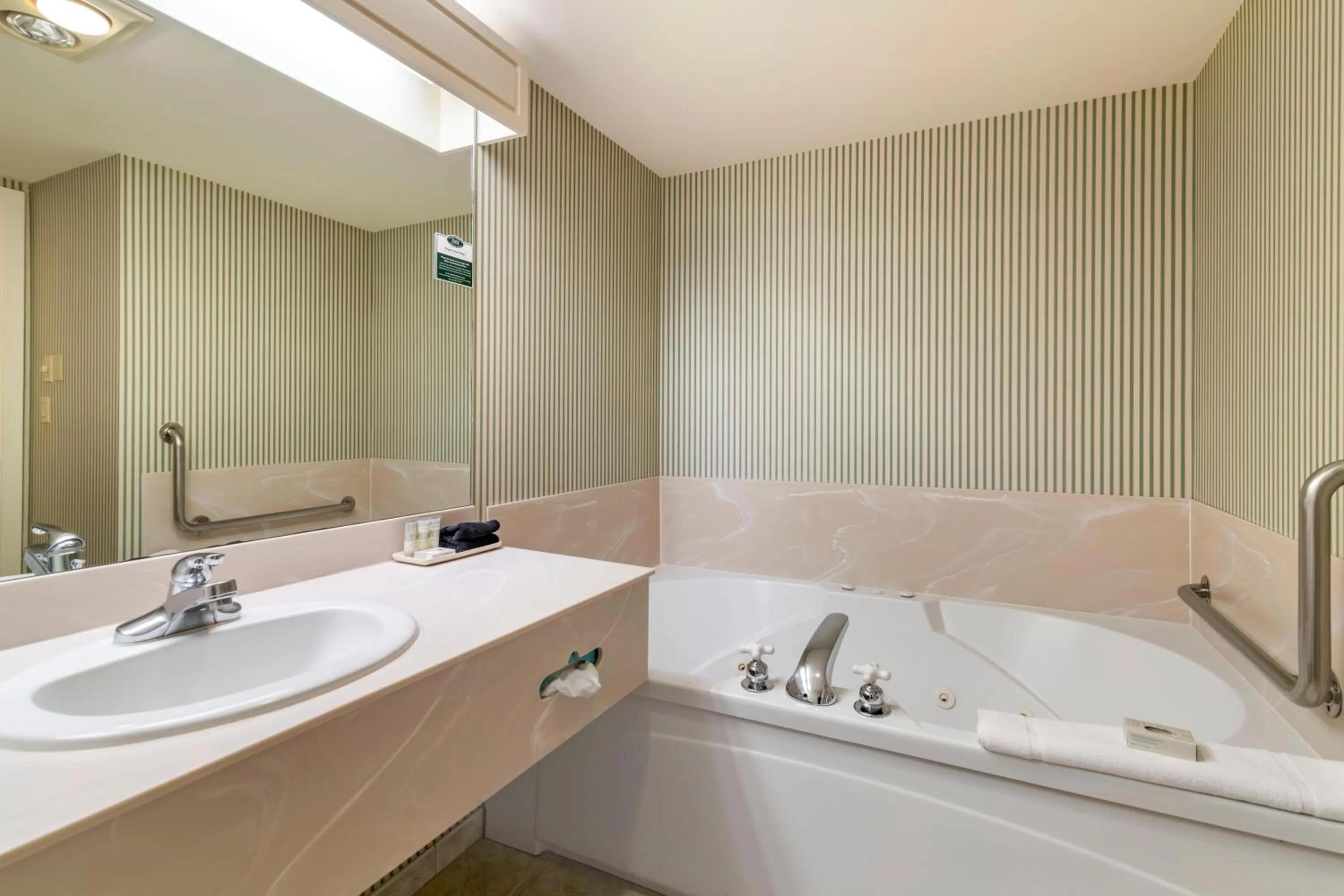 Bathroom in The Harraseeket Inn & Event House Freeport Downtown