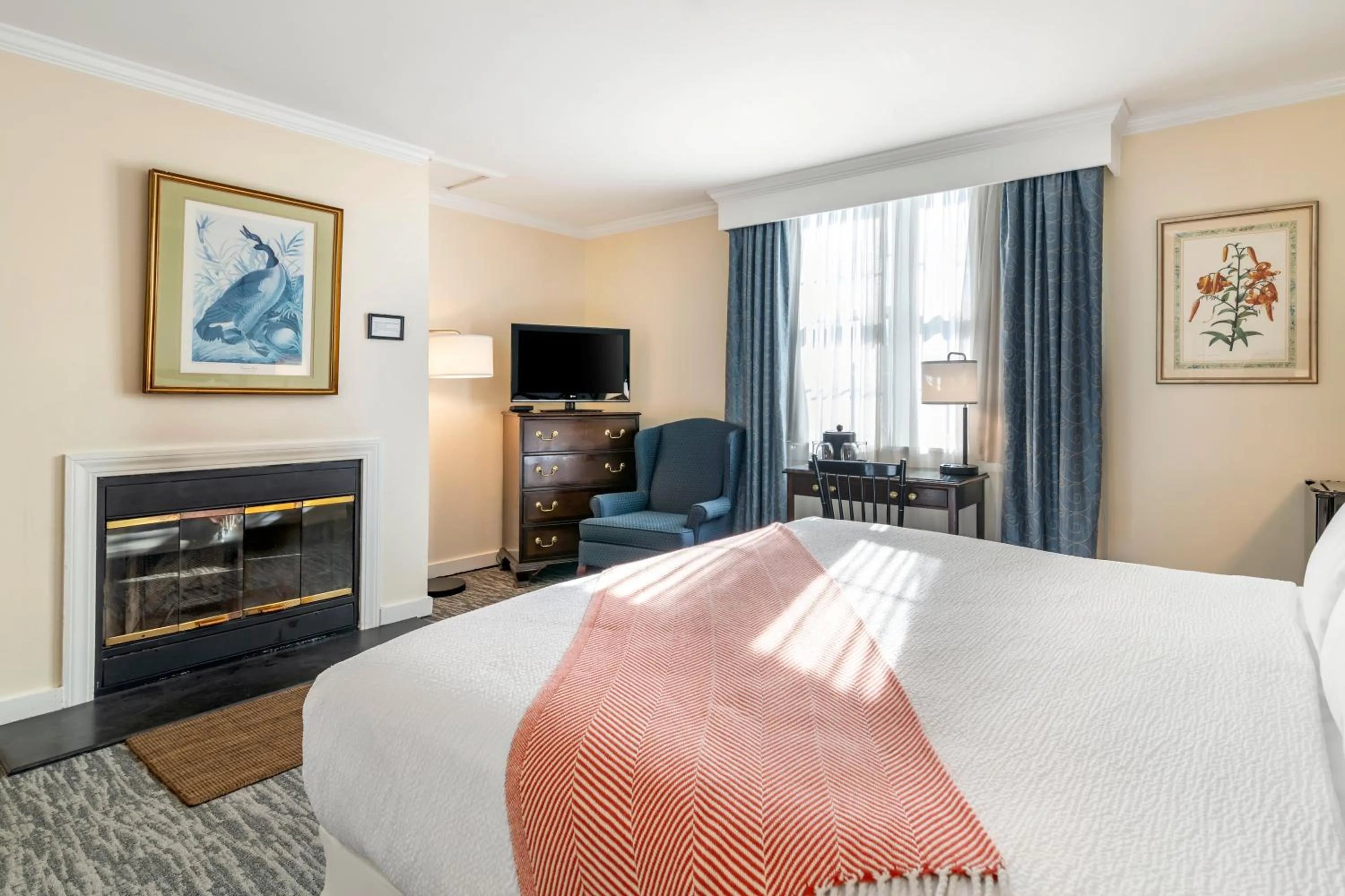 Bed in The Harraseeket Inn & Event House Freeport Downtown