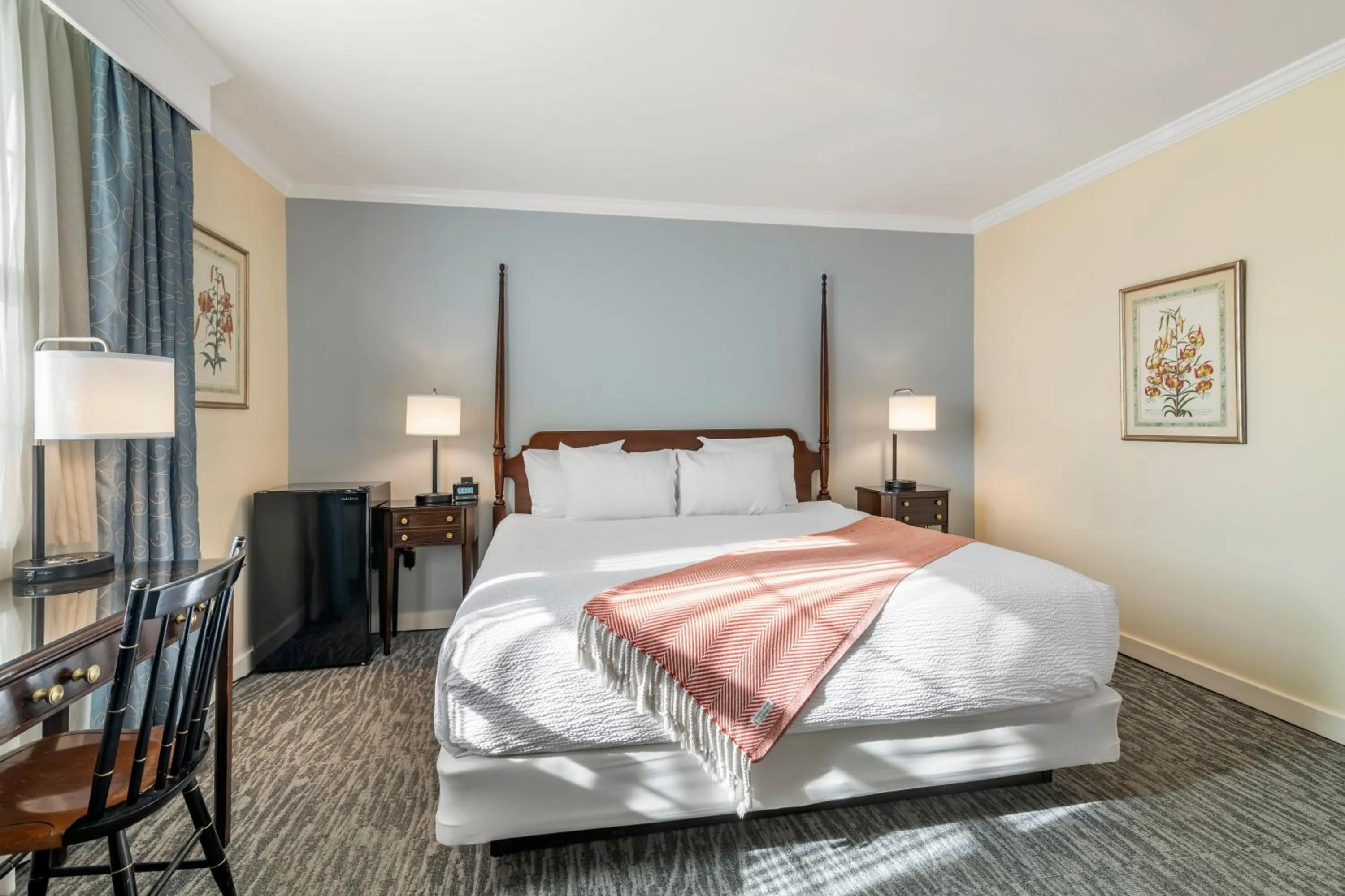 Bed in The Harraseeket Inn & Event House Freeport Downtown