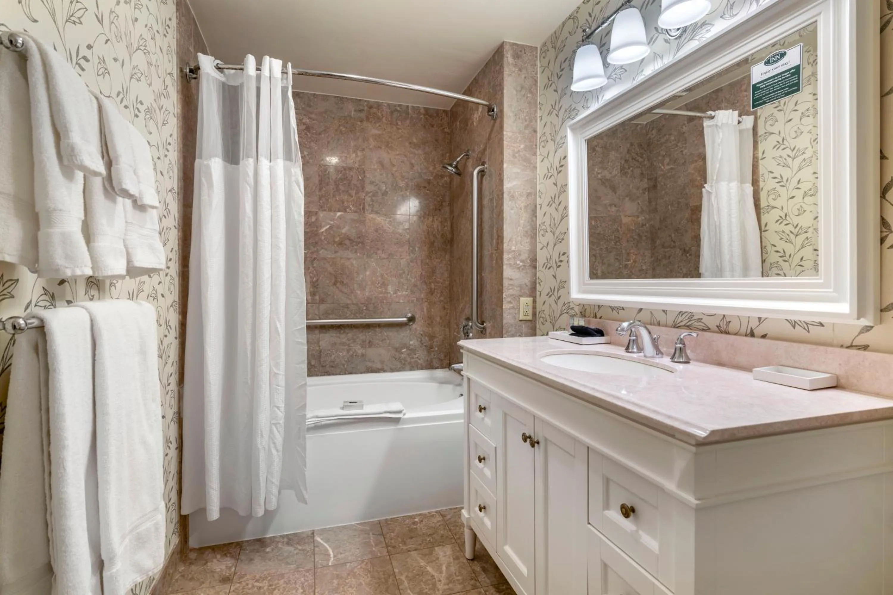 Shower in The Harraseeket Inn & Event House Freeport Downtown