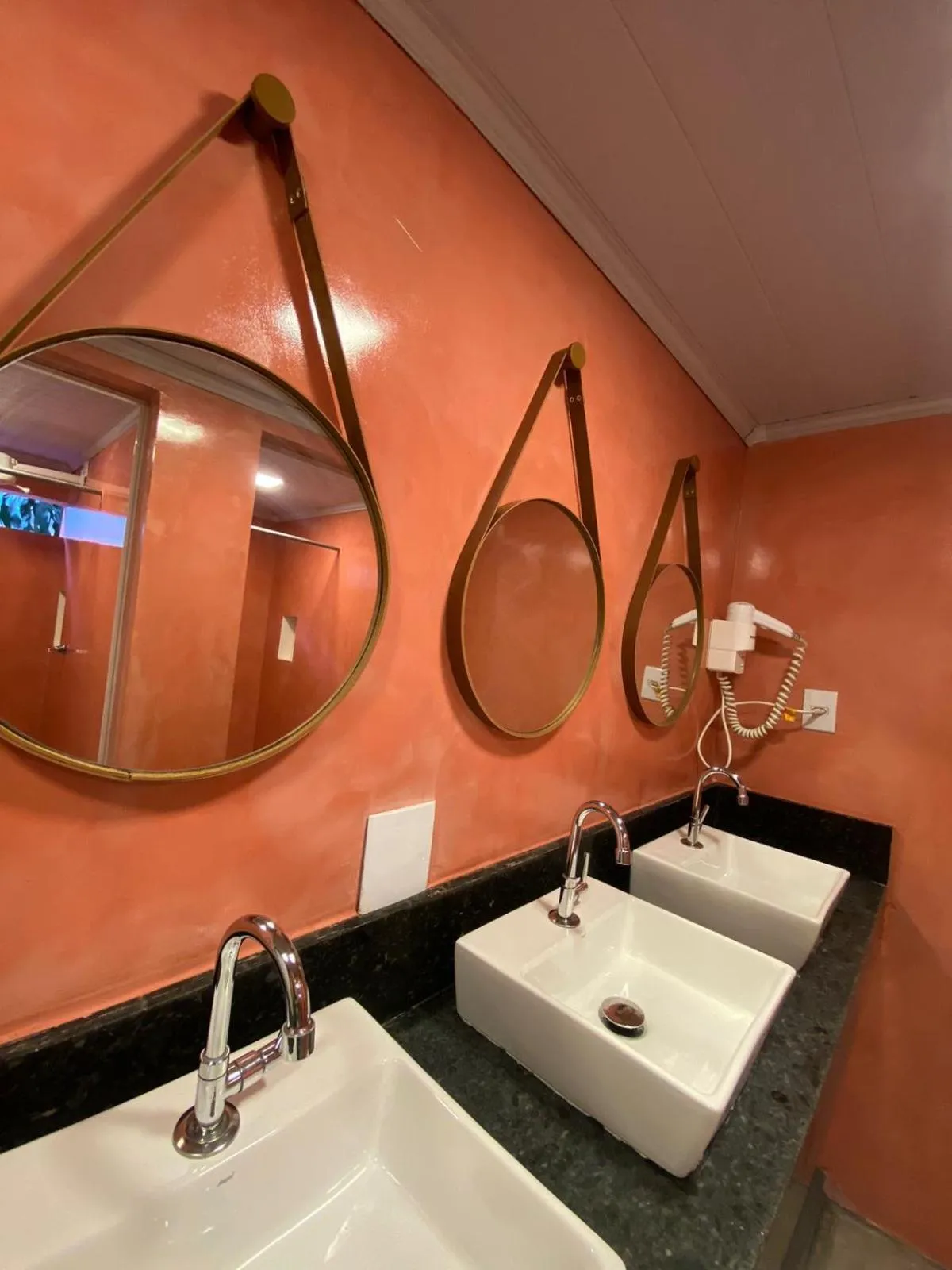 Bathroom in Che Lagarto Hostel Ilha Grande